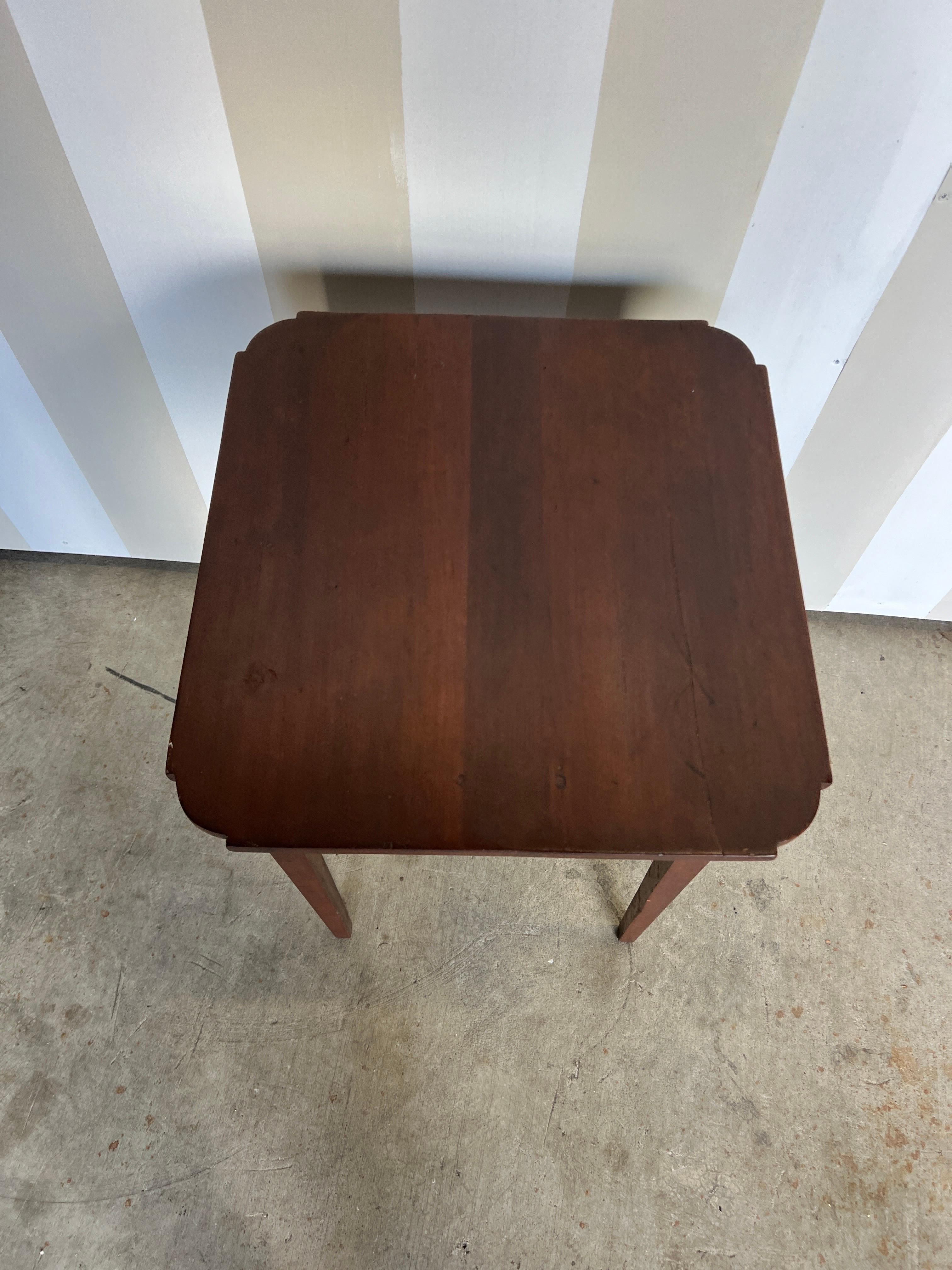 19th Century Virginia Walnut and Poplar Side Table For Sale 1