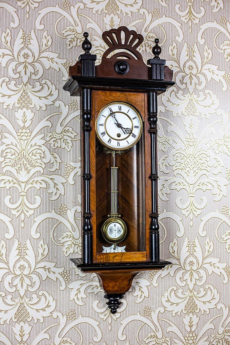 We present you a wall clock-regulator from Q4 of the 19th century.

The striking mechanism is missing.
This clock is functional and has undergone a horological service.
The case is in good condition.