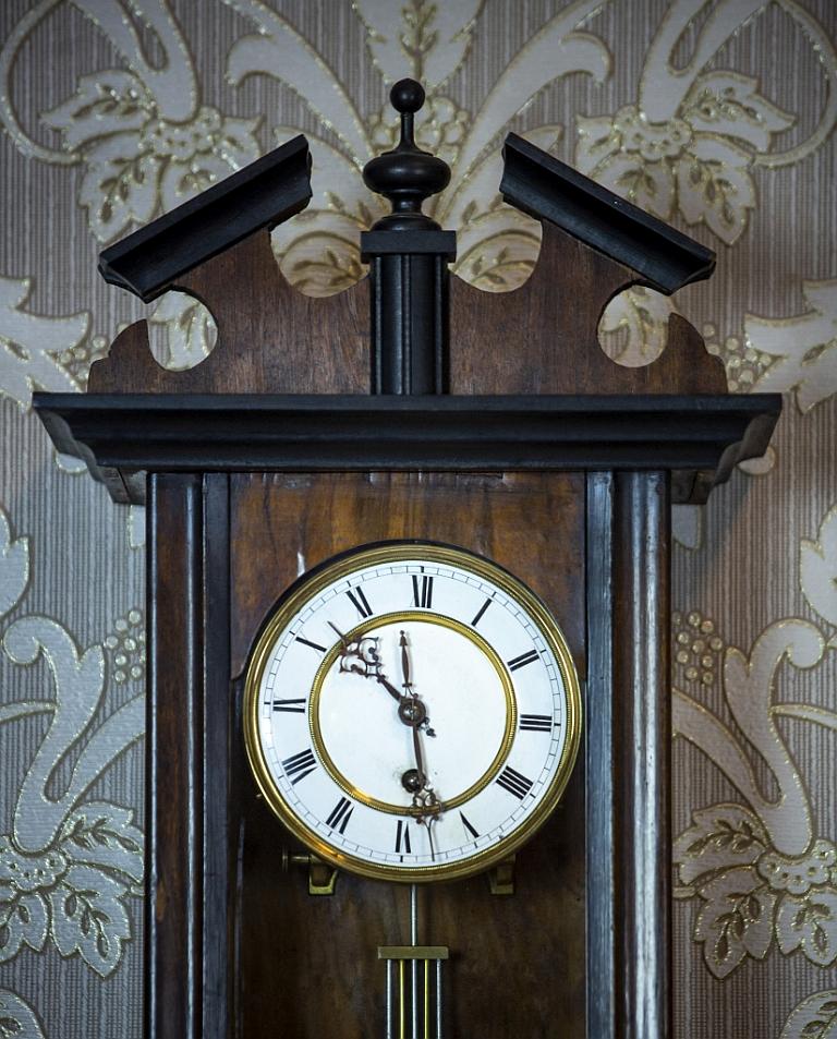 19th-Century Wall Clock in Dark Brown Wooden Case In Good Condition For Sale In Opole, PL
