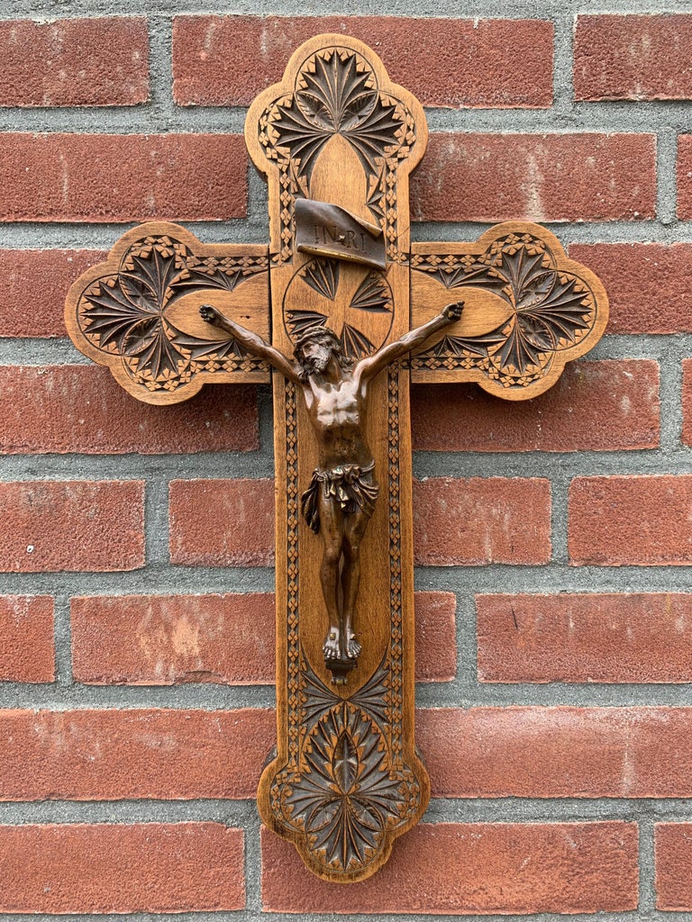 Antique Wall Crucifix, Finest Quality Bronze Corpus Mounted on a Carved Cross For Sale 7