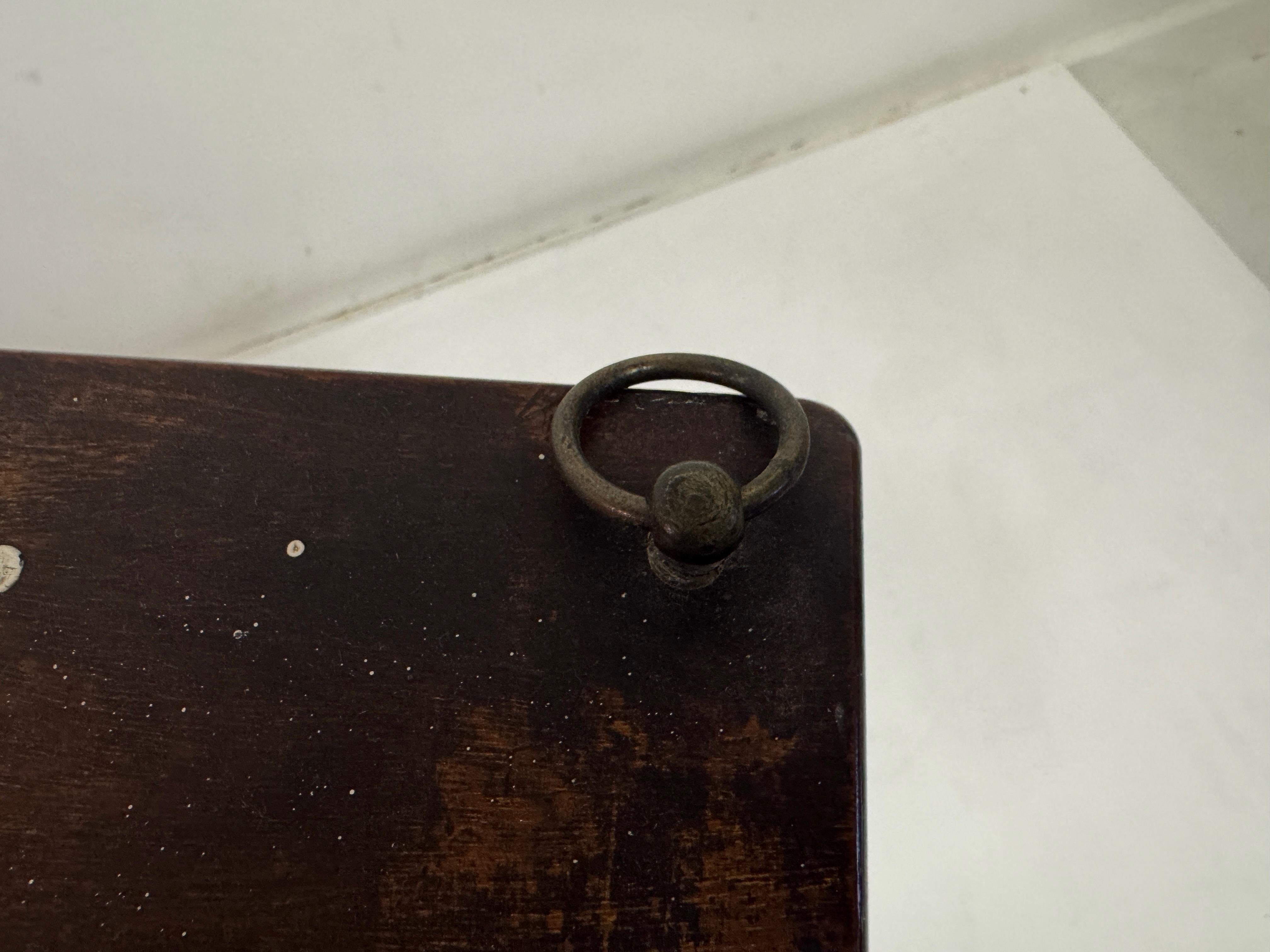 Estantes colgantes de pared del siglo XIX con soportes torneados en venta 1