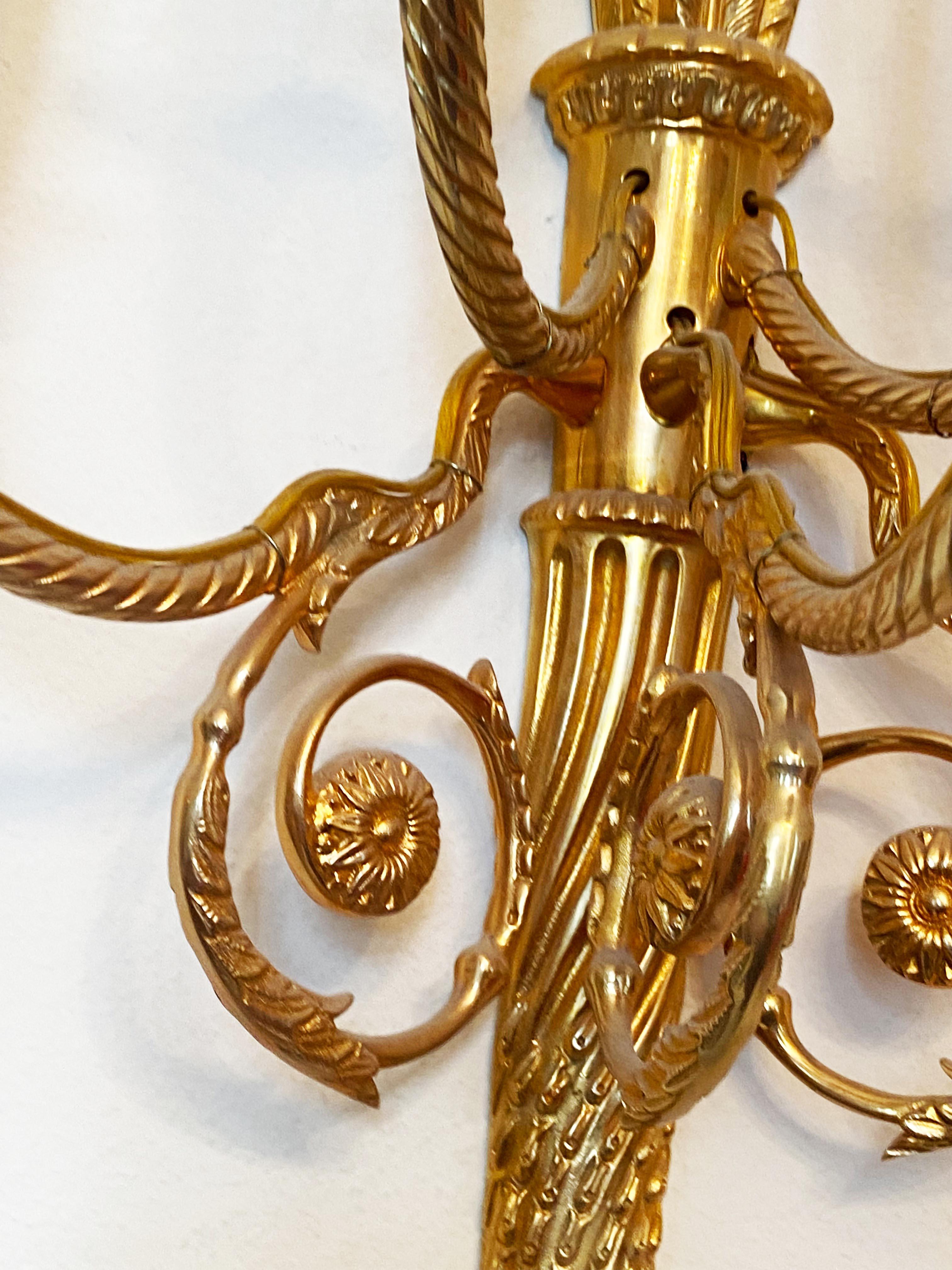 Wandleuchten aus vergoldeter Bronze im Louis-XV-Stil des 19. Jahrhunderts im Angebot 3