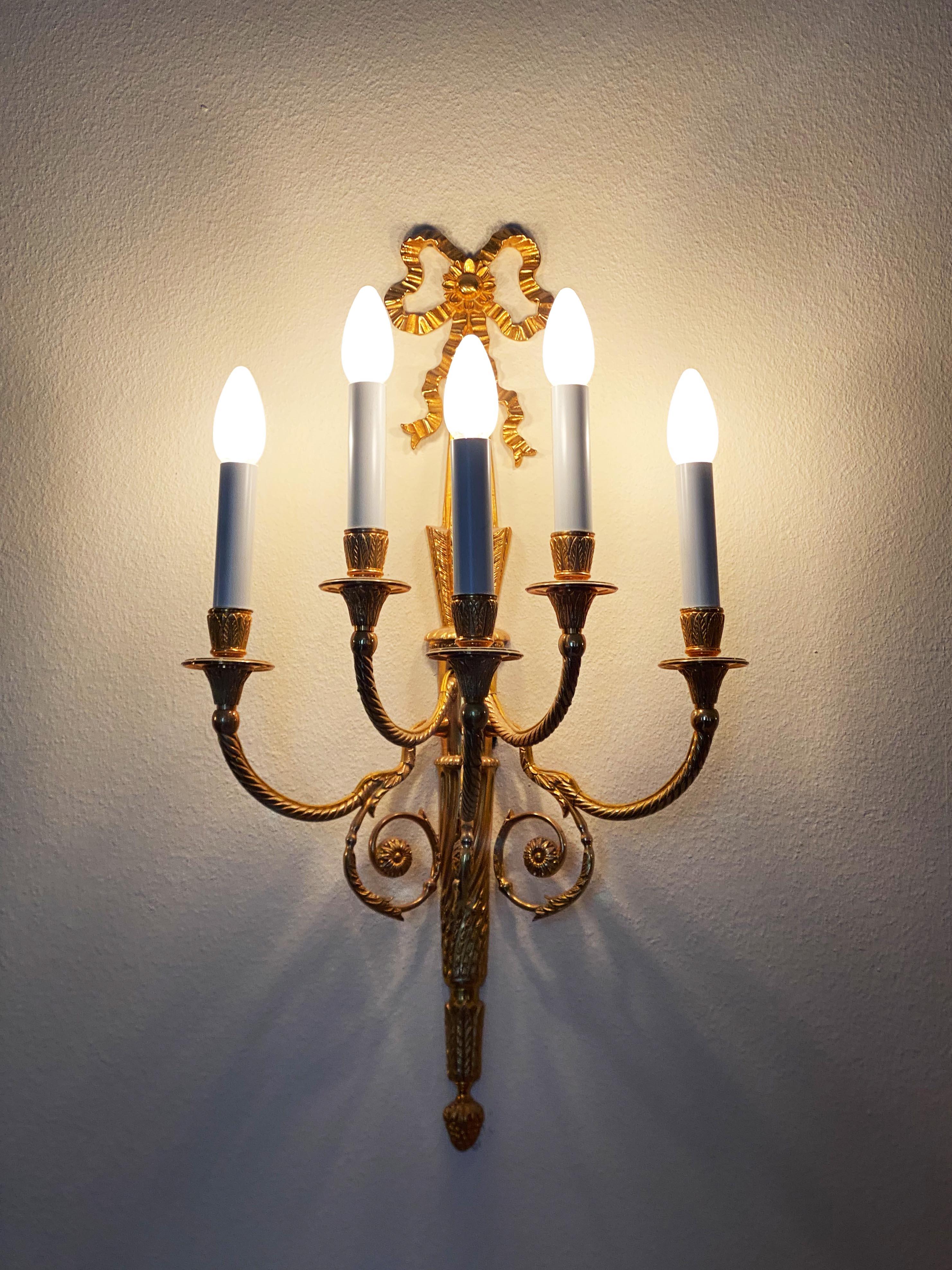 Gilded bronze wall lamp, sconce with 5 arms fitted each with E14 socket. Made in the shape of a torch with a large mesh and  acanthus leaves decor. Made about 1890 in France. up to 4 pieces available price per lamp.
