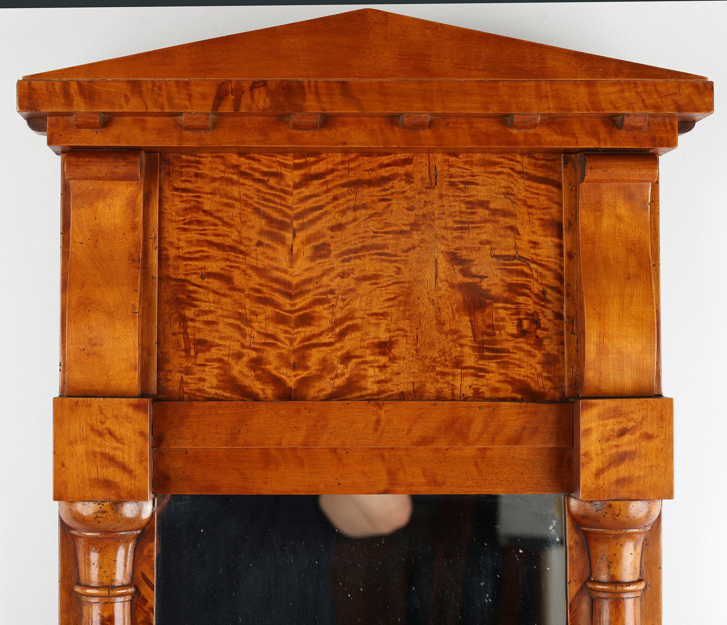 Début du XIXe siècle Miroir mural du XIXe siècle - Biedermeier, vers 1830 en vente