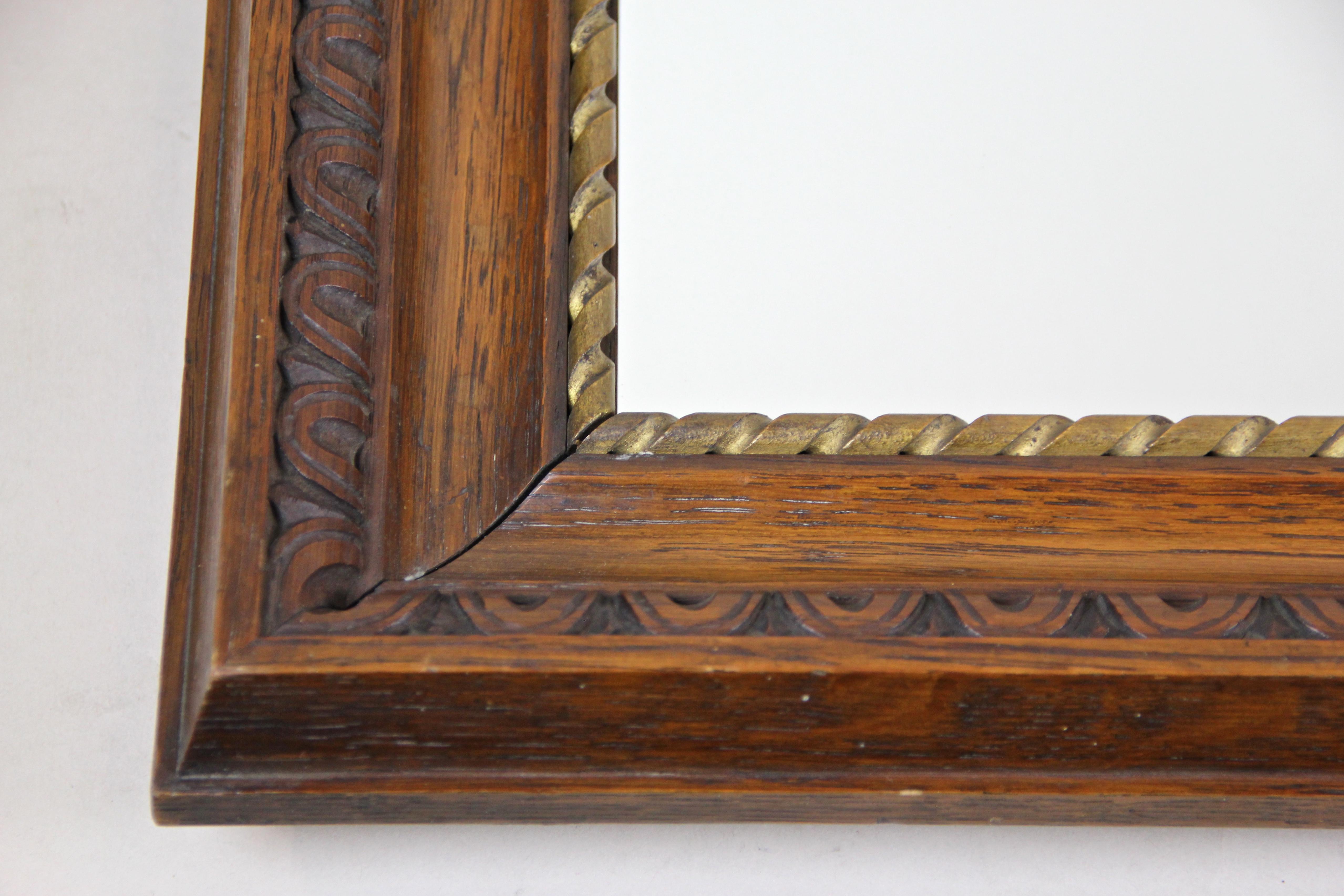 miroir mural du 19ème siècle en bois de chêne avec barre dorée torsadée:: Autriche:: vers 1890 en vente 5