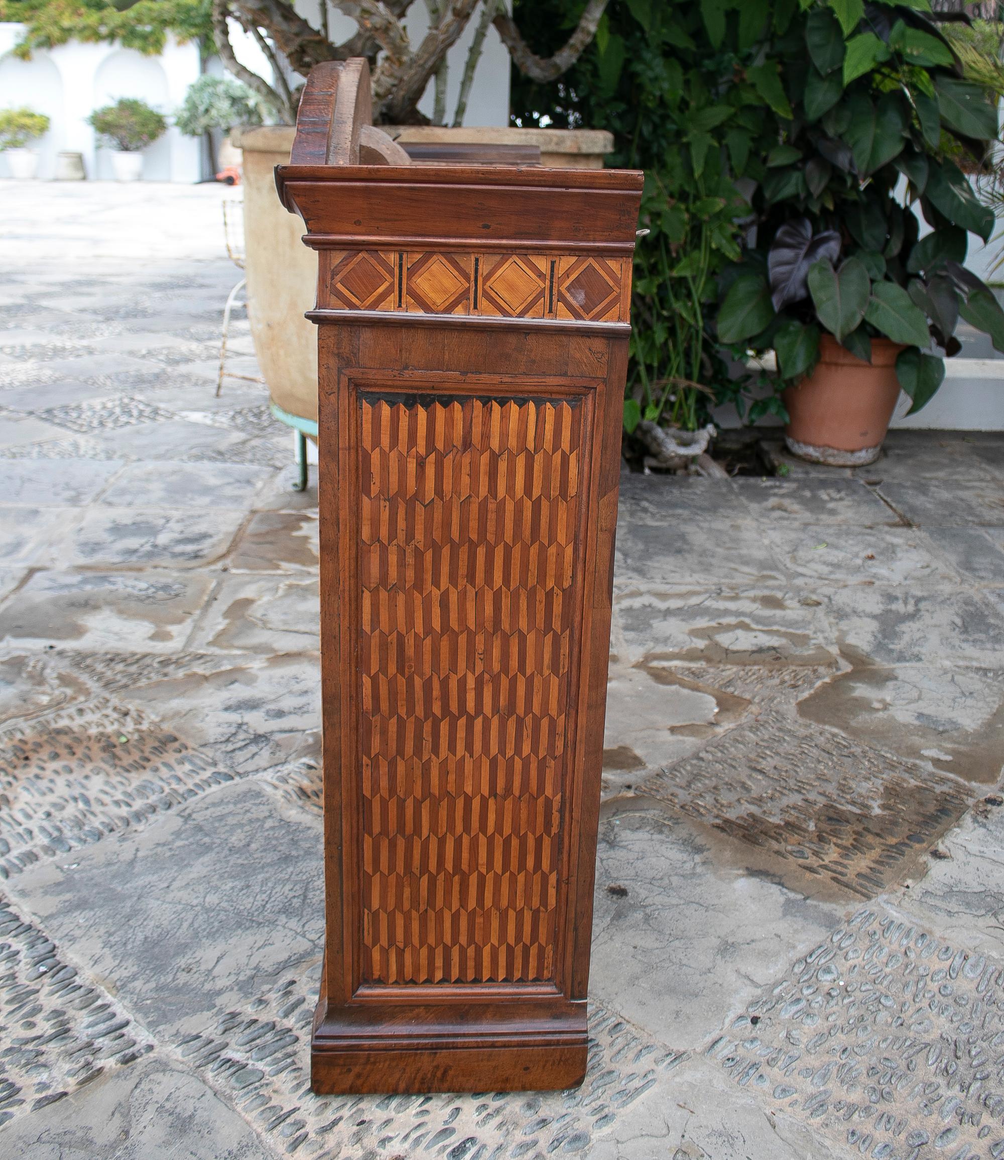 19th Century Wall Shelf with Inlaid Wood, in Charles IV Style In Good Condition For Sale In Marbella, ES