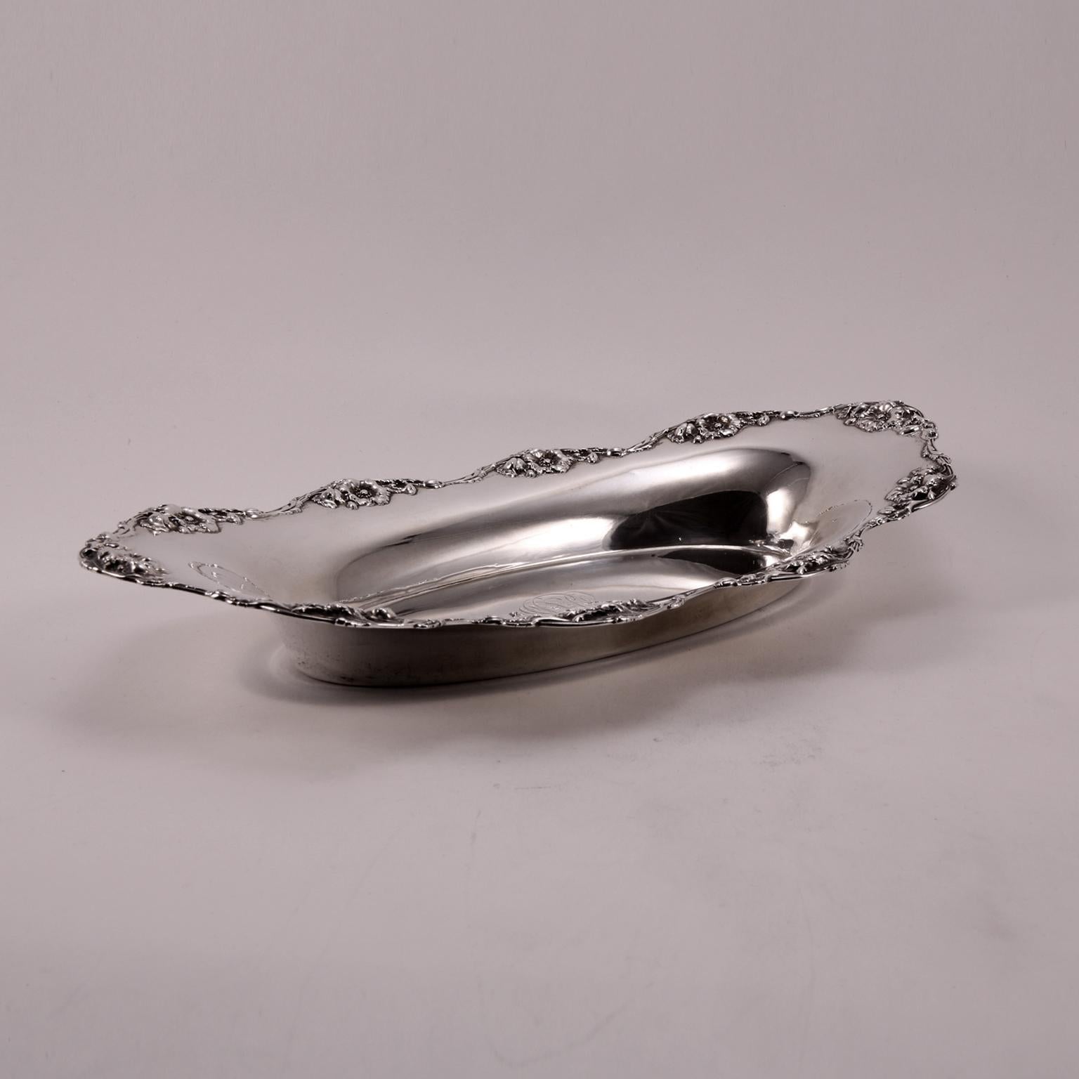 American 19th Century Wallace Sons Sterling Silver Oval Bowl Decorated with Flowers For Sale