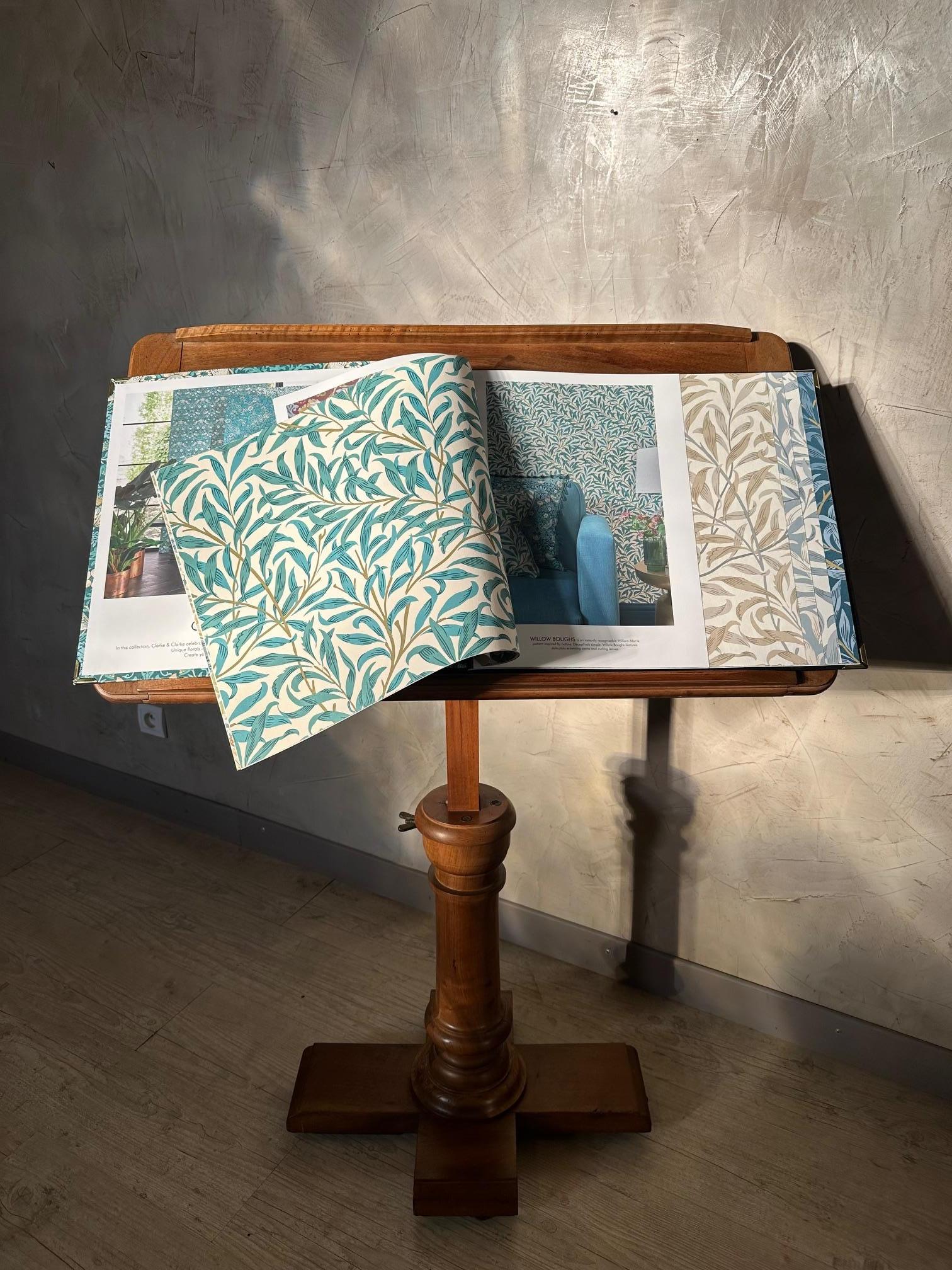 Table de lecture réglable en noyer du XIXe siècle, années 1890 en vente 8