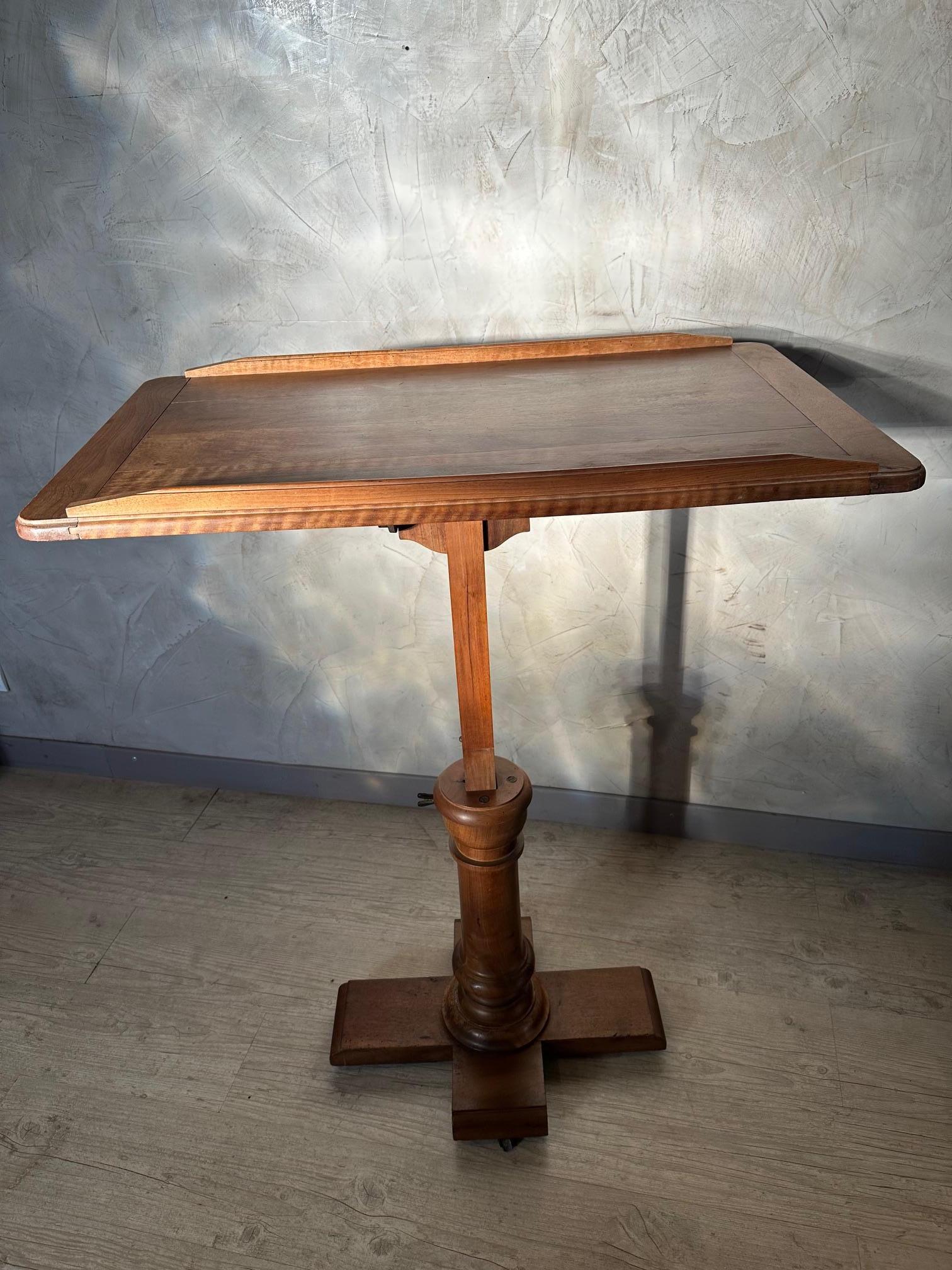 Table de lecture réglable en noyer du XIXe siècle, années 1890 en vente 10