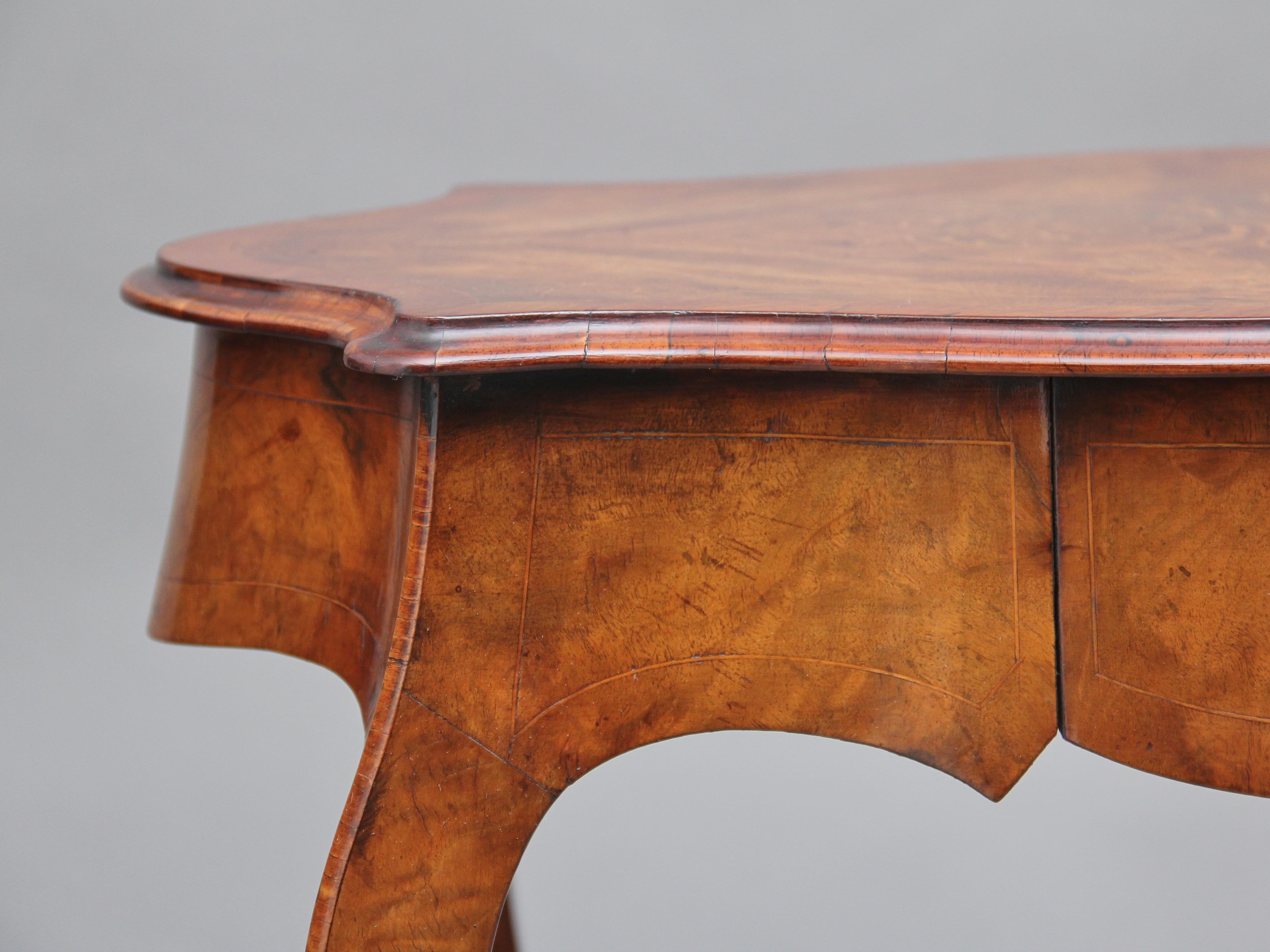 19th Century Walnut and Boxwood Line Centre Table In Good Condition In Martlesham, GB