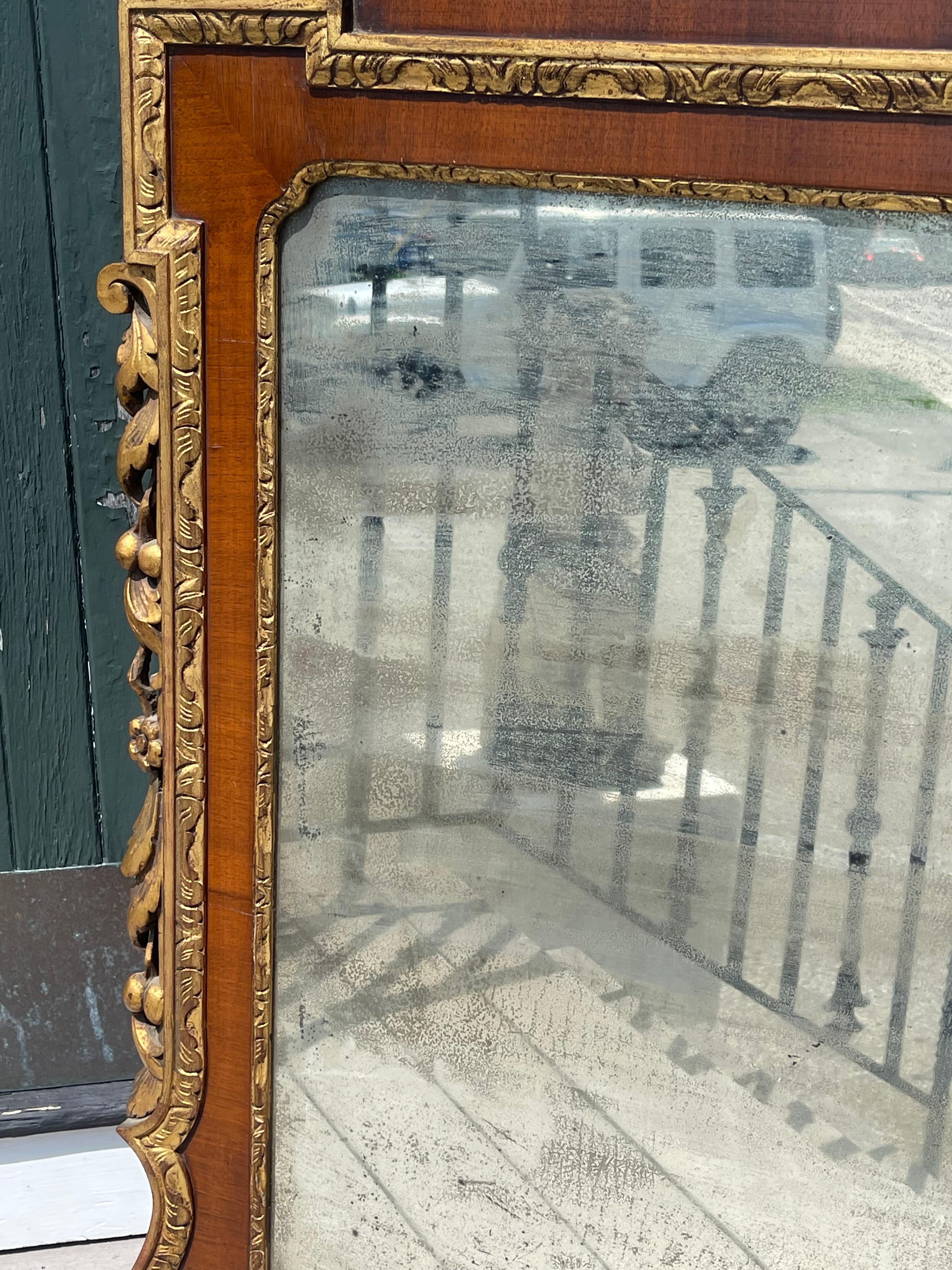 Miroir Chippendale en noyer et dorures de Philadelphie du 19e siècle en vente 3