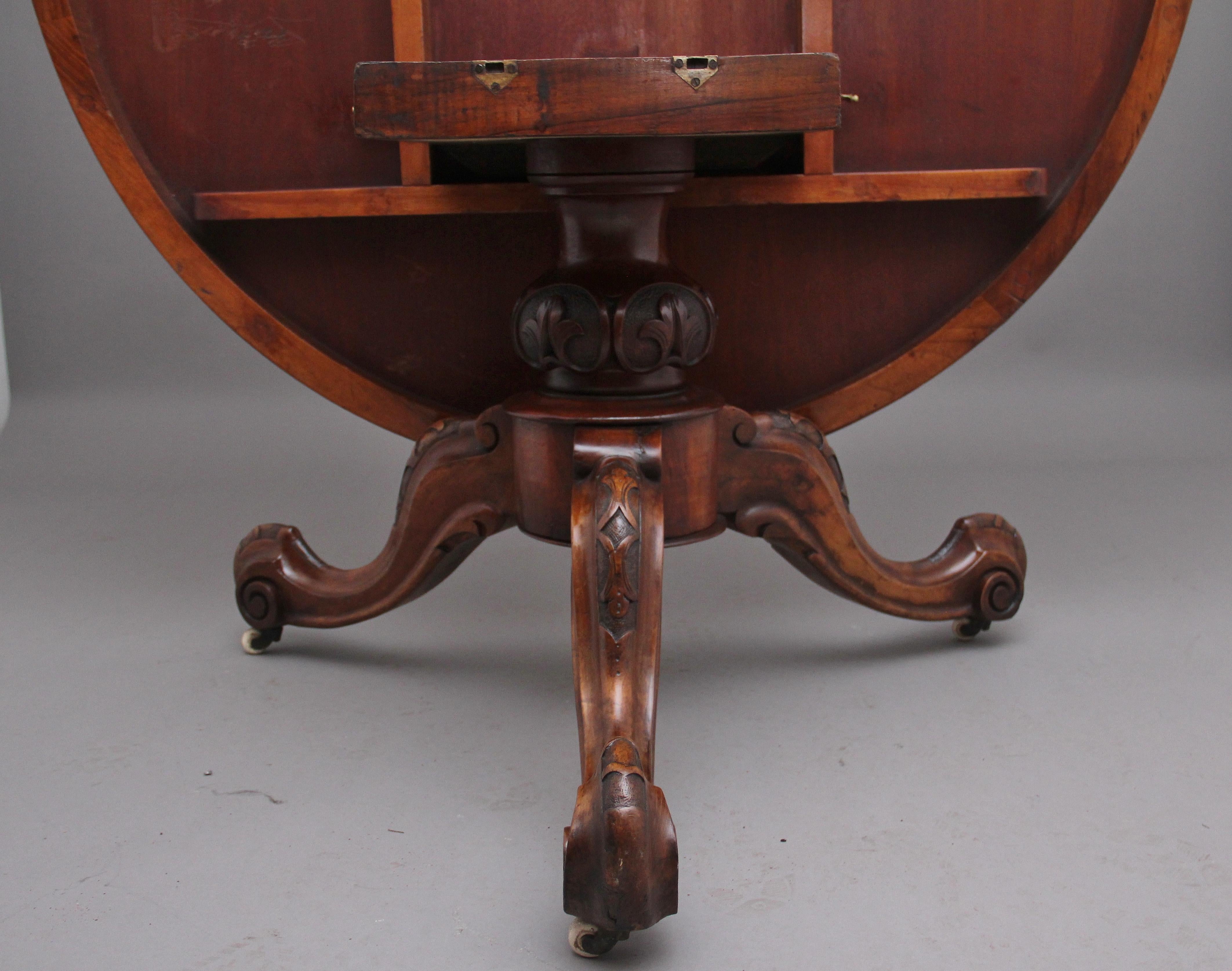 Table centrale en noyer et marqueterie du XIXe siècle Bon état - En vente à Martlesham, GB
