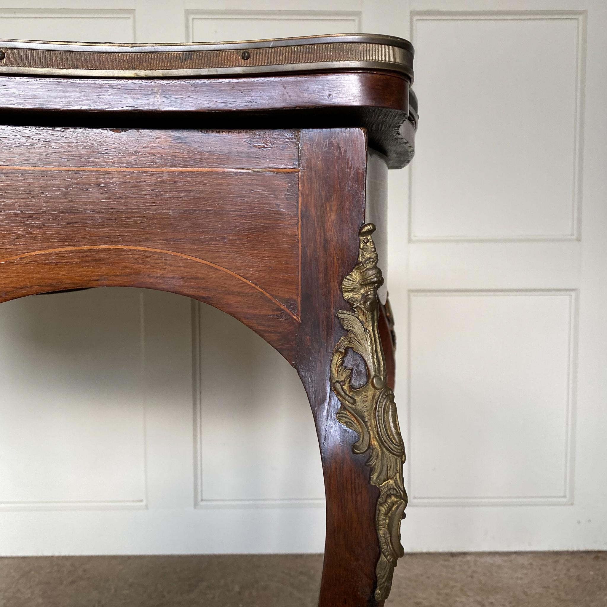 19th Century Walnut And Marquetry Inlaid Serpentine Card Table For Sale 4