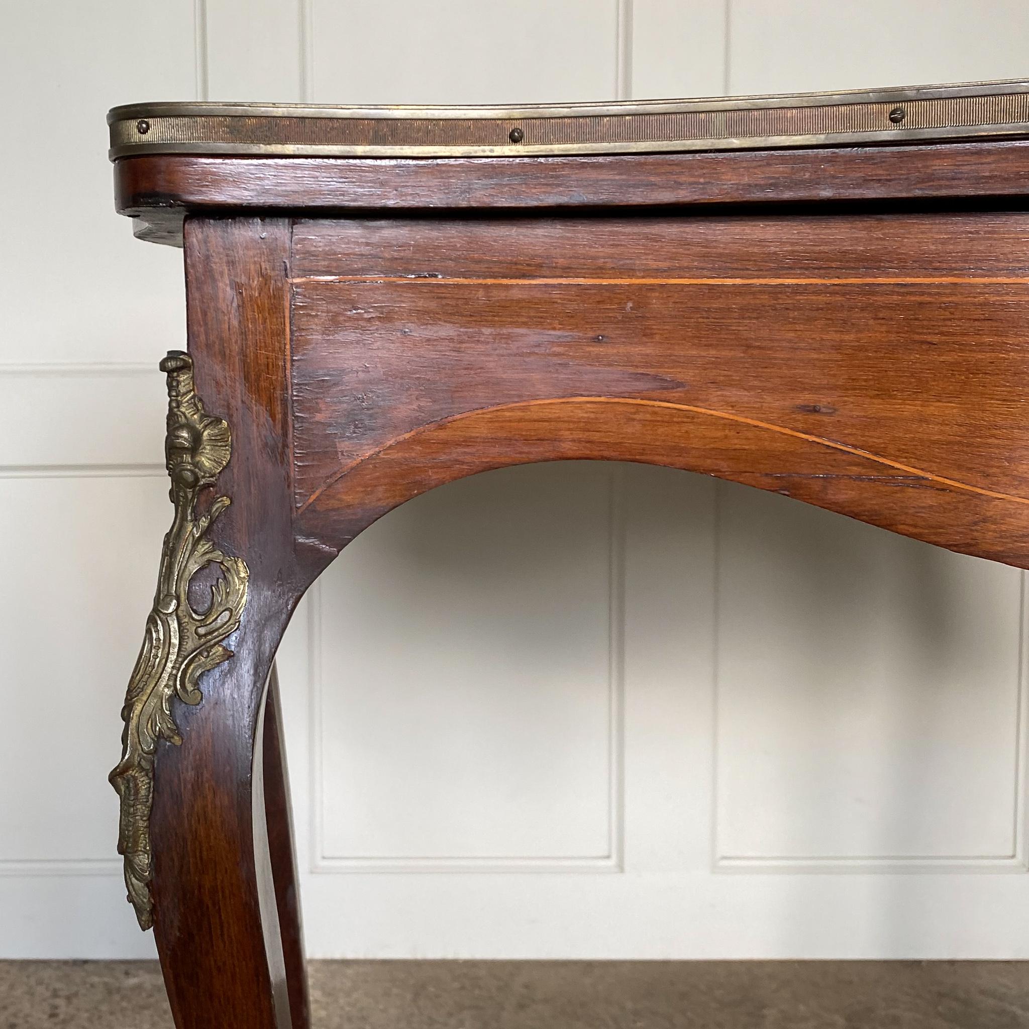 19th Century Walnut And Marquetry Inlaid Serpentine Card Table For Sale 5
