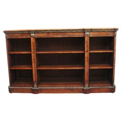 Bibliothèque ouverte en noyer et bronze doré du 19e siècle par Johnstone et Jeanes