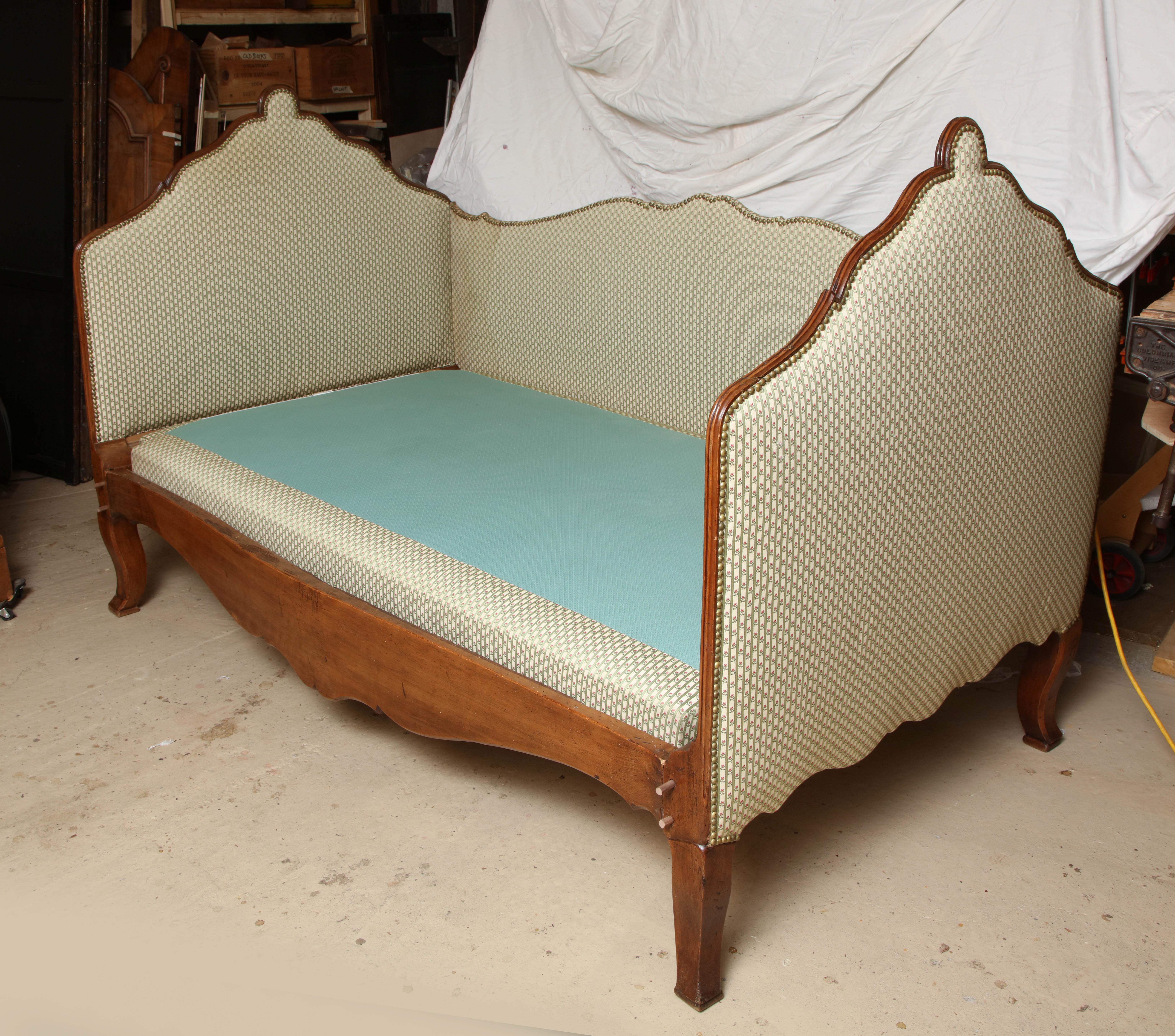 Louis XV 19th Century Walnut and Upholstered Daybed
