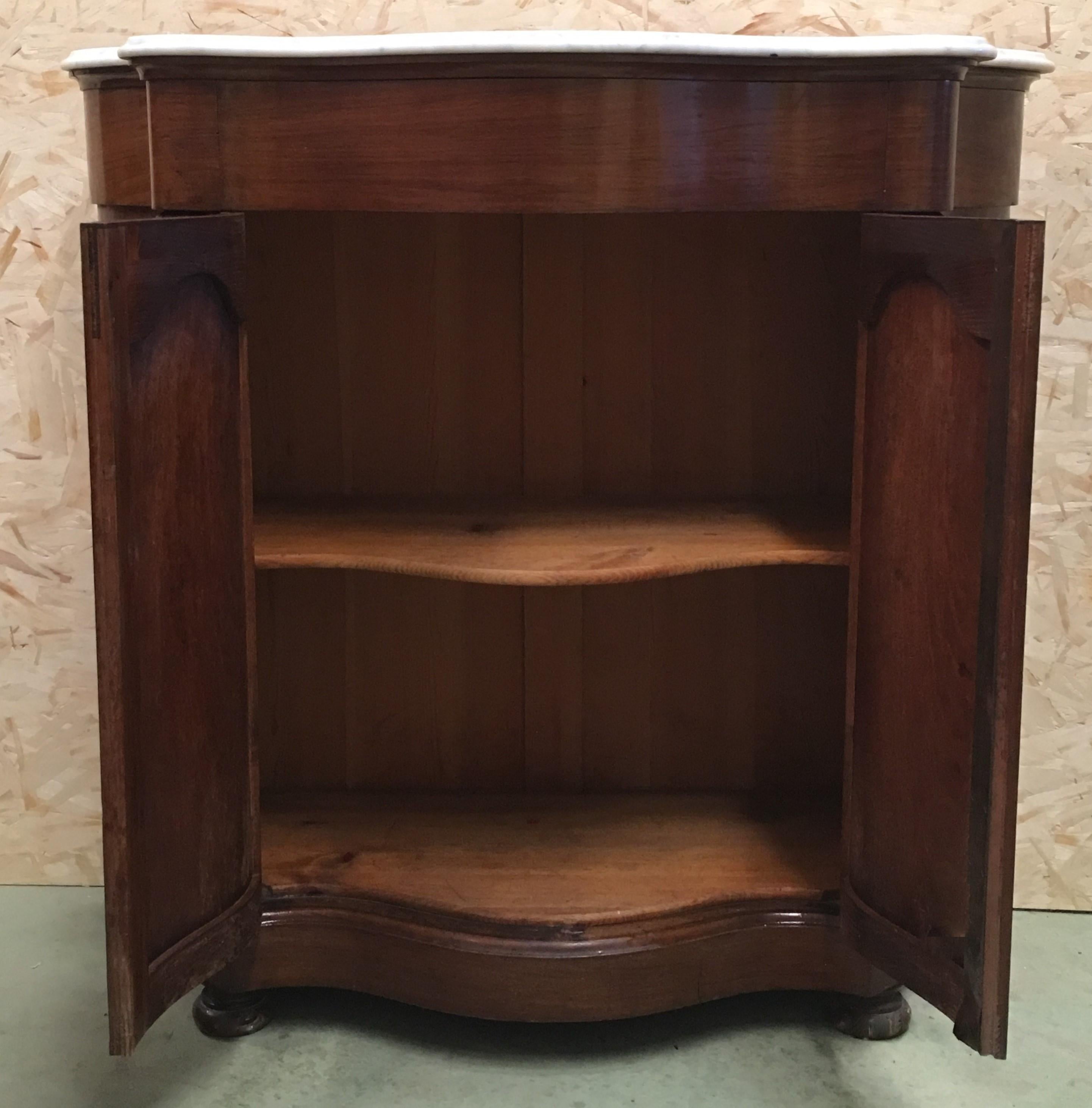 19th Century Walnut and White Marble Linen Press with One Door In Excellent Condition In Miami, FL