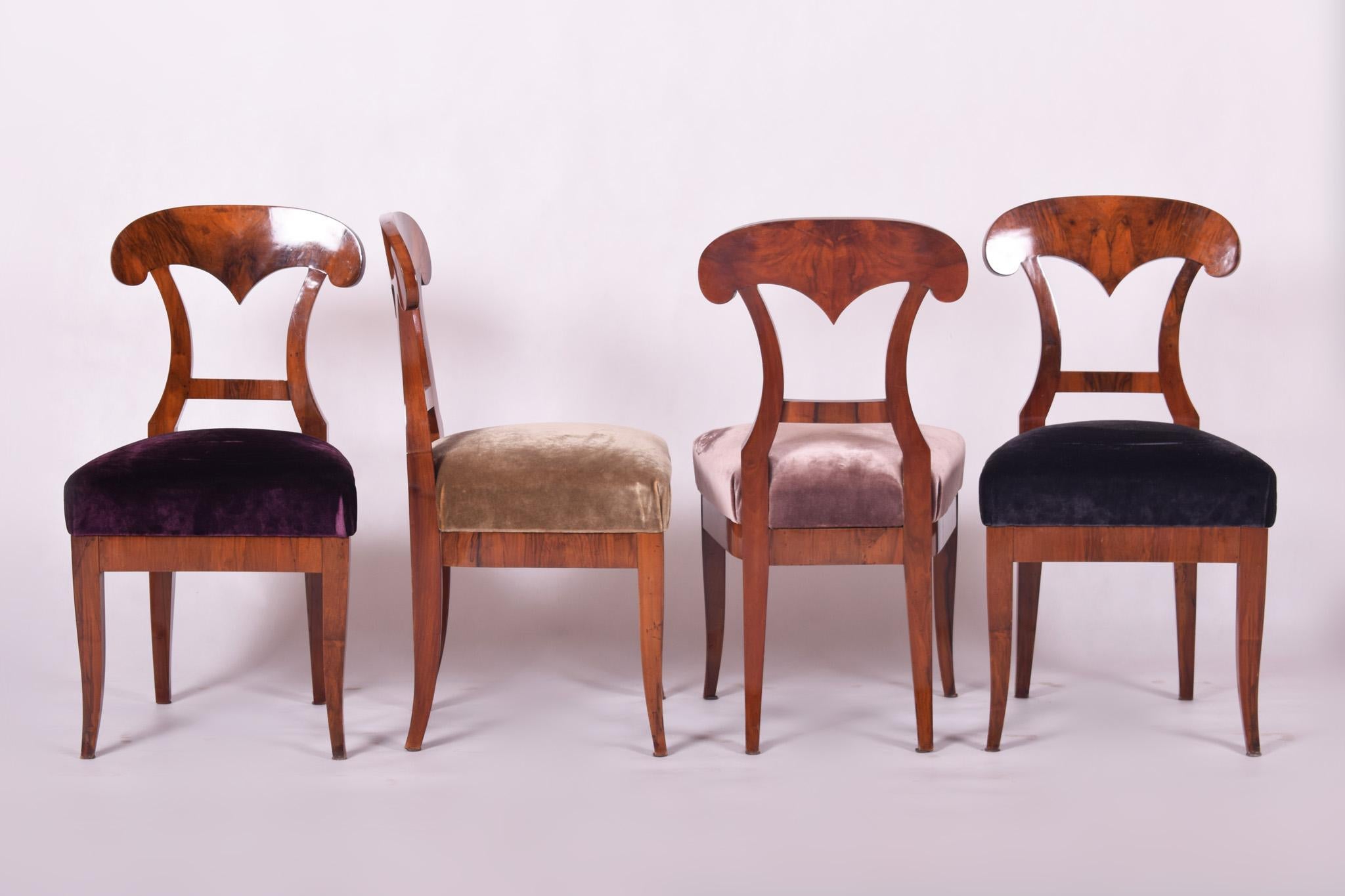 Set of Biedermeier chairs, four pieces.
Completely restored, new fabric and upholstery included.
Source: Czechia (Bohemia)
Period: 1830-1839
Shellac-polish.





    