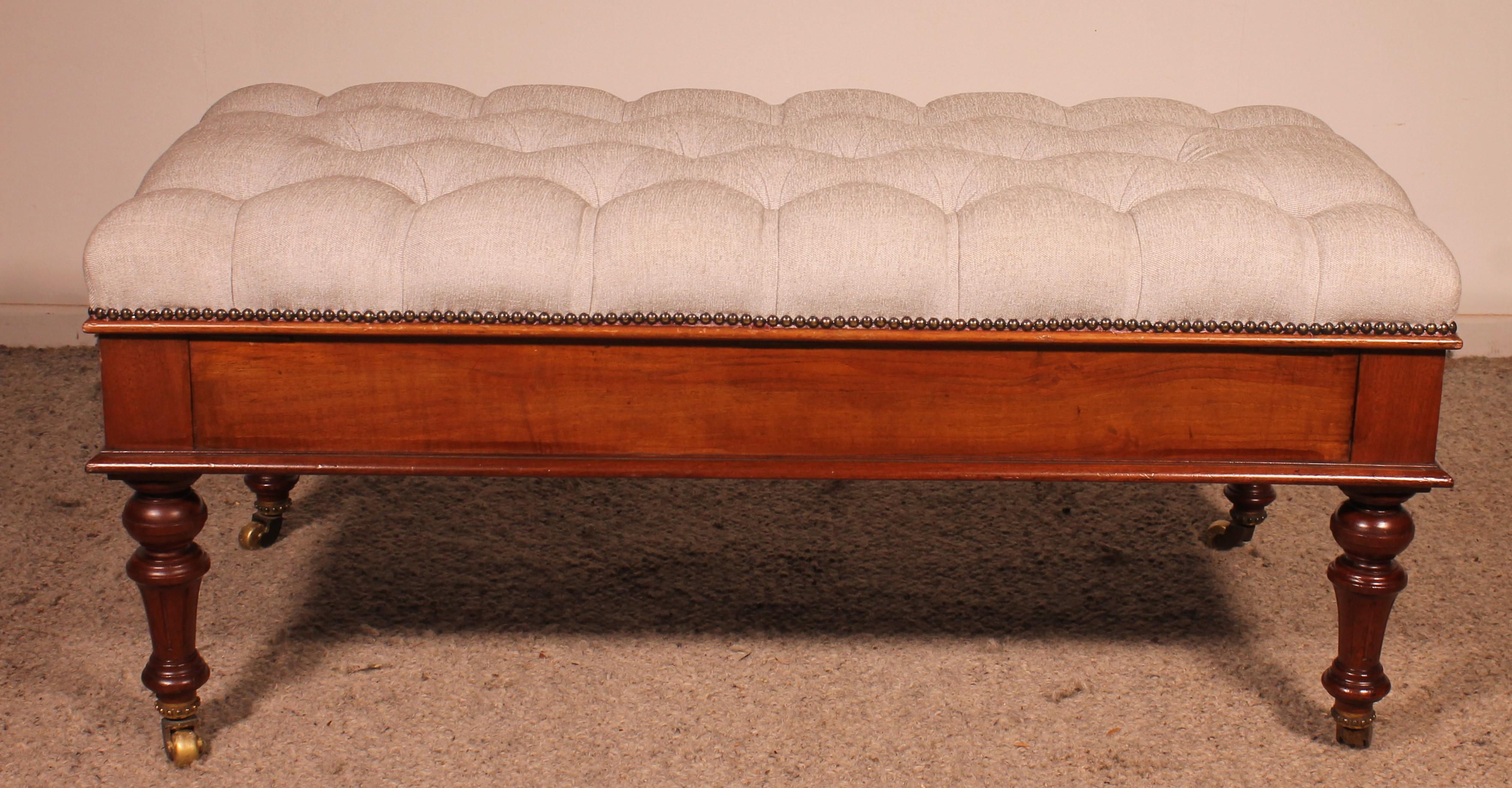 19th Century Walnut Bench Covered With A Chesterfield Style Seating For Sale 5