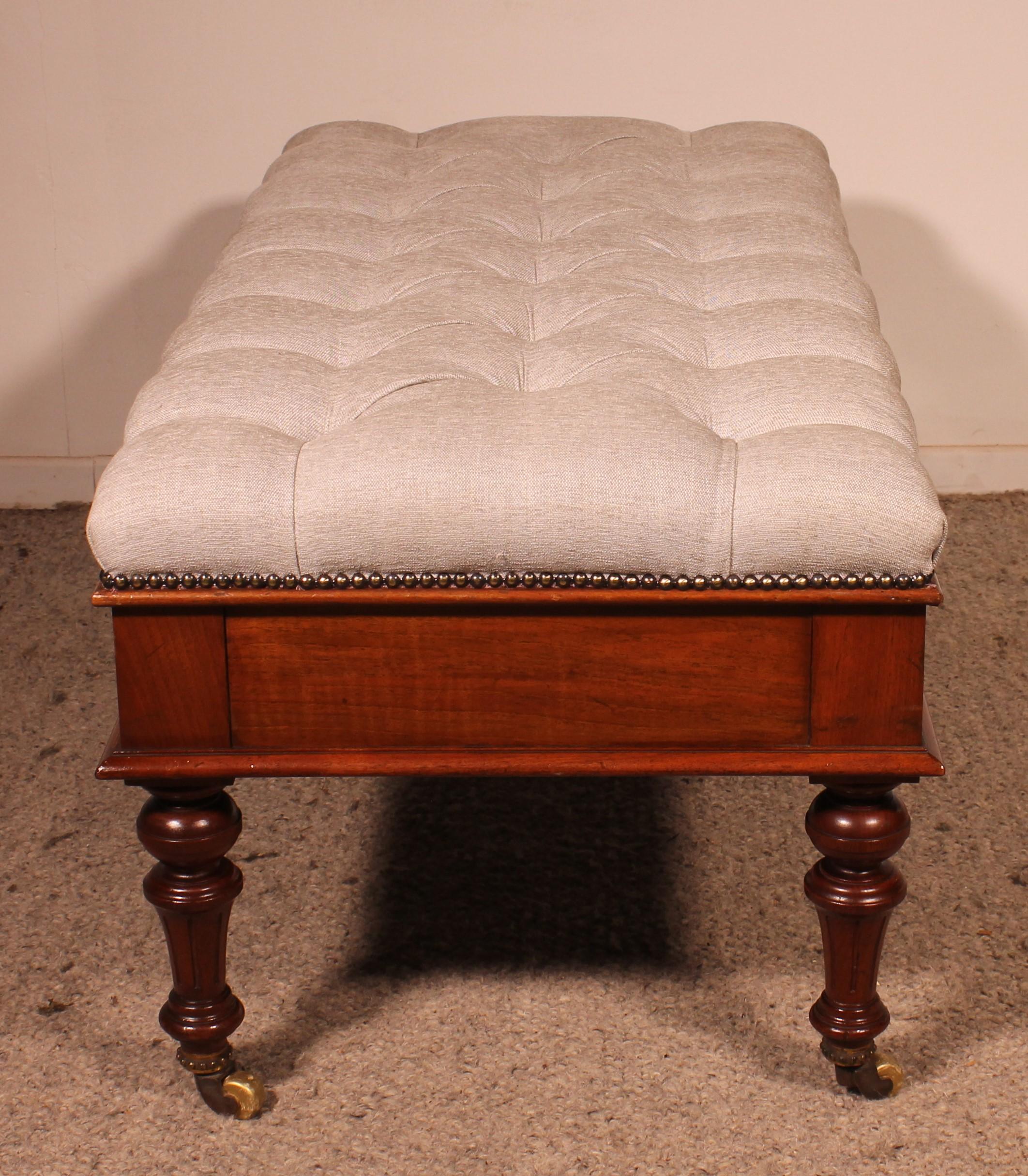 19th Century Walnut Bench Covered With A Chesterfield Style Seating For Sale 6