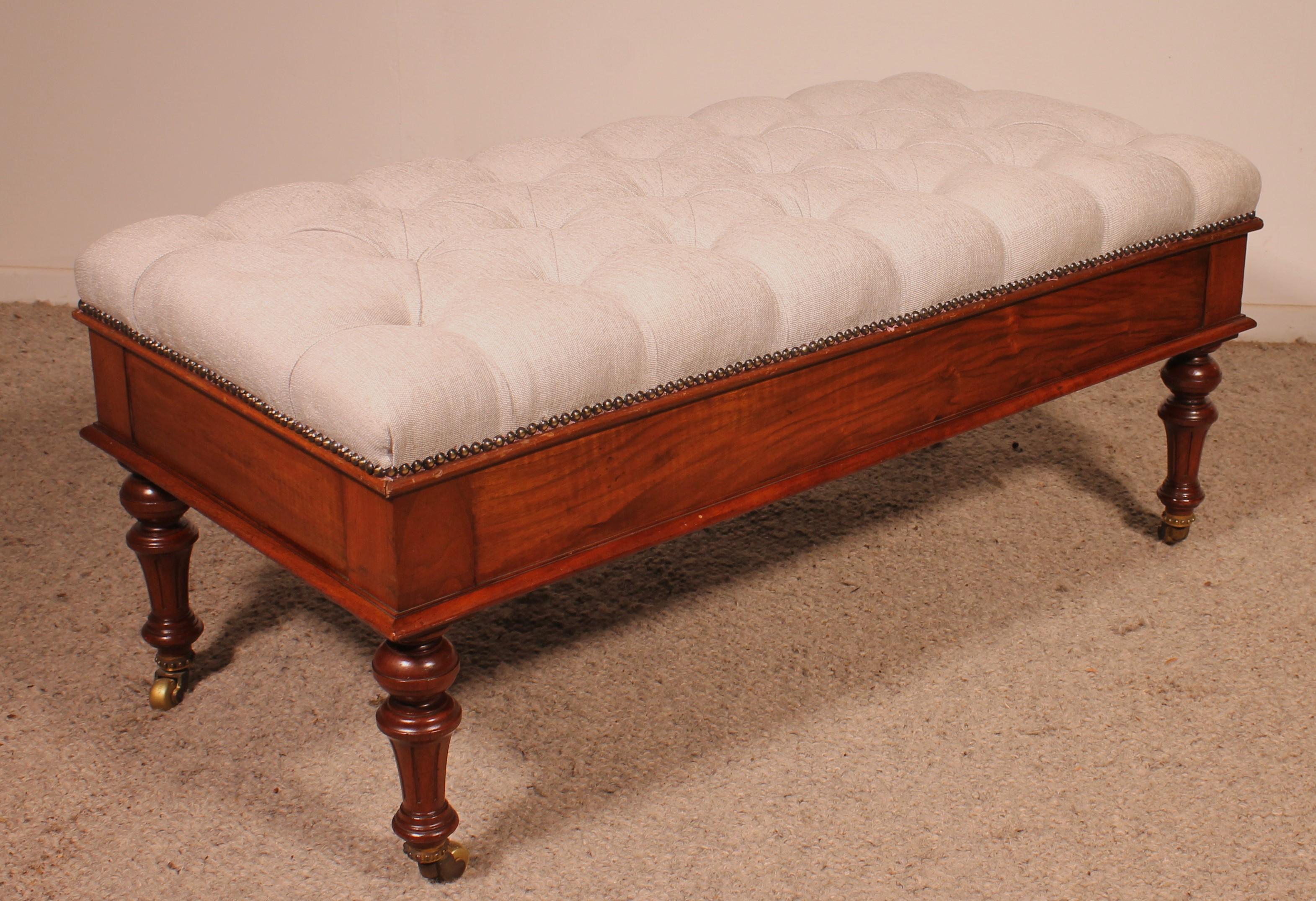 19th Century Walnut Bench Covered With A Chesterfield Style Seating For Sale 7