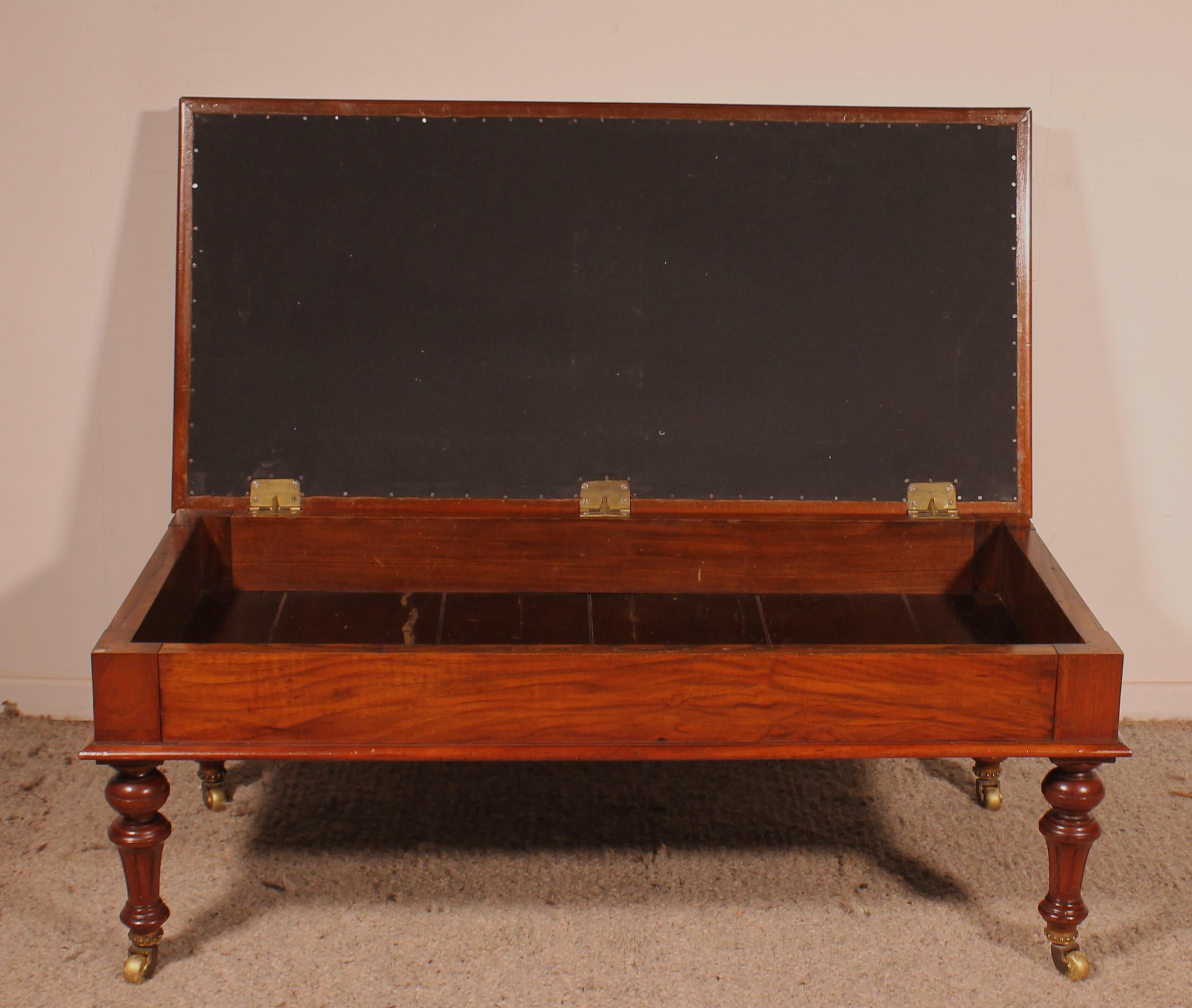 British 19th Century Walnut Bench Covered With A Chesterfield Style Seating For Sale