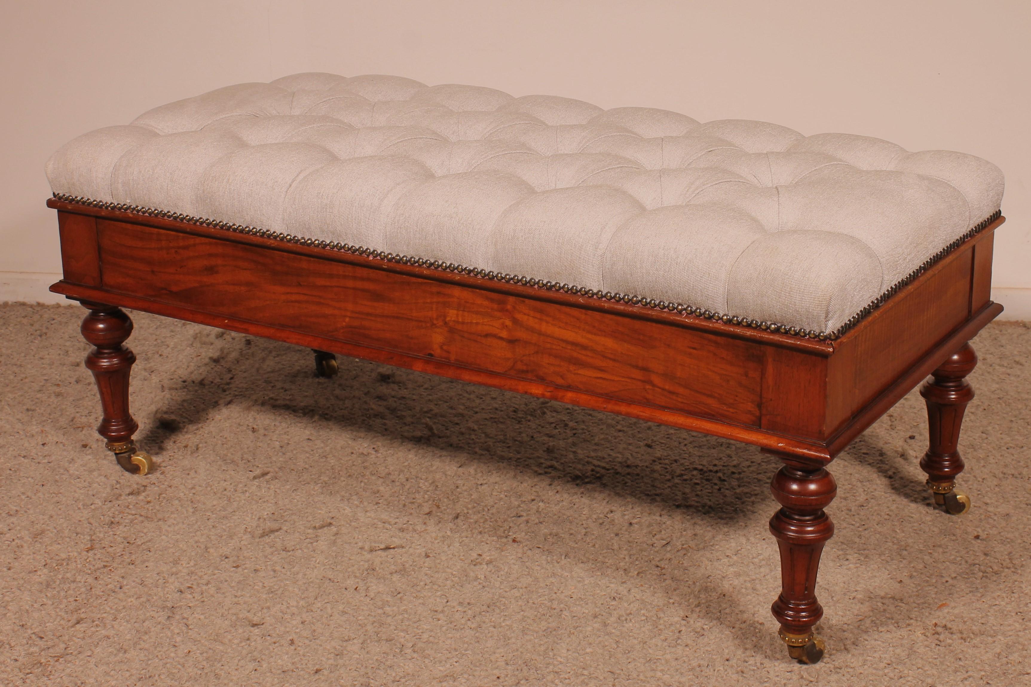 19th Century Walnut Bench Covered With A Chesterfield Style Seating For Sale 2