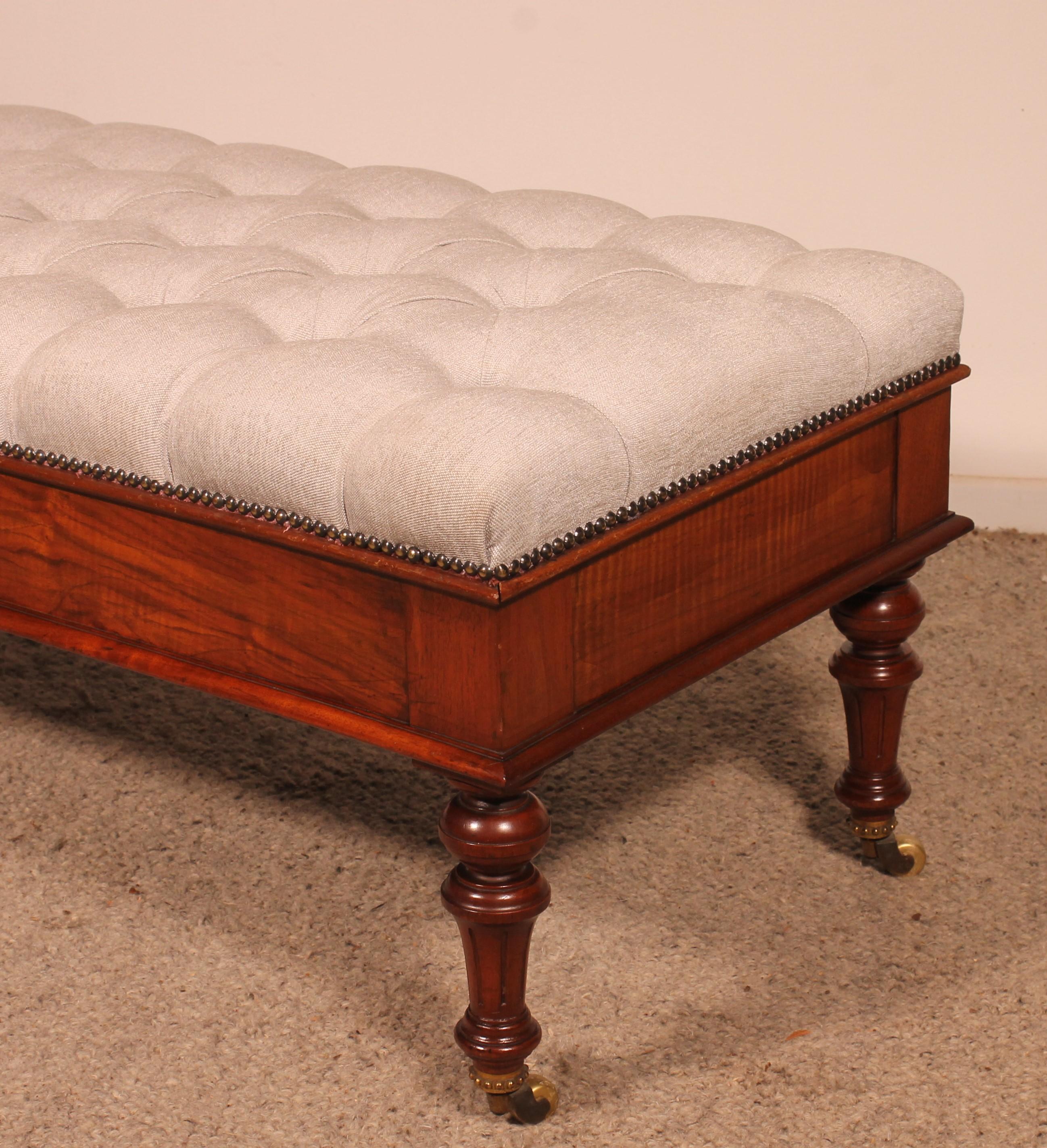 19th Century Walnut Bench Covered With A Chesterfield Style Seating For Sale 3