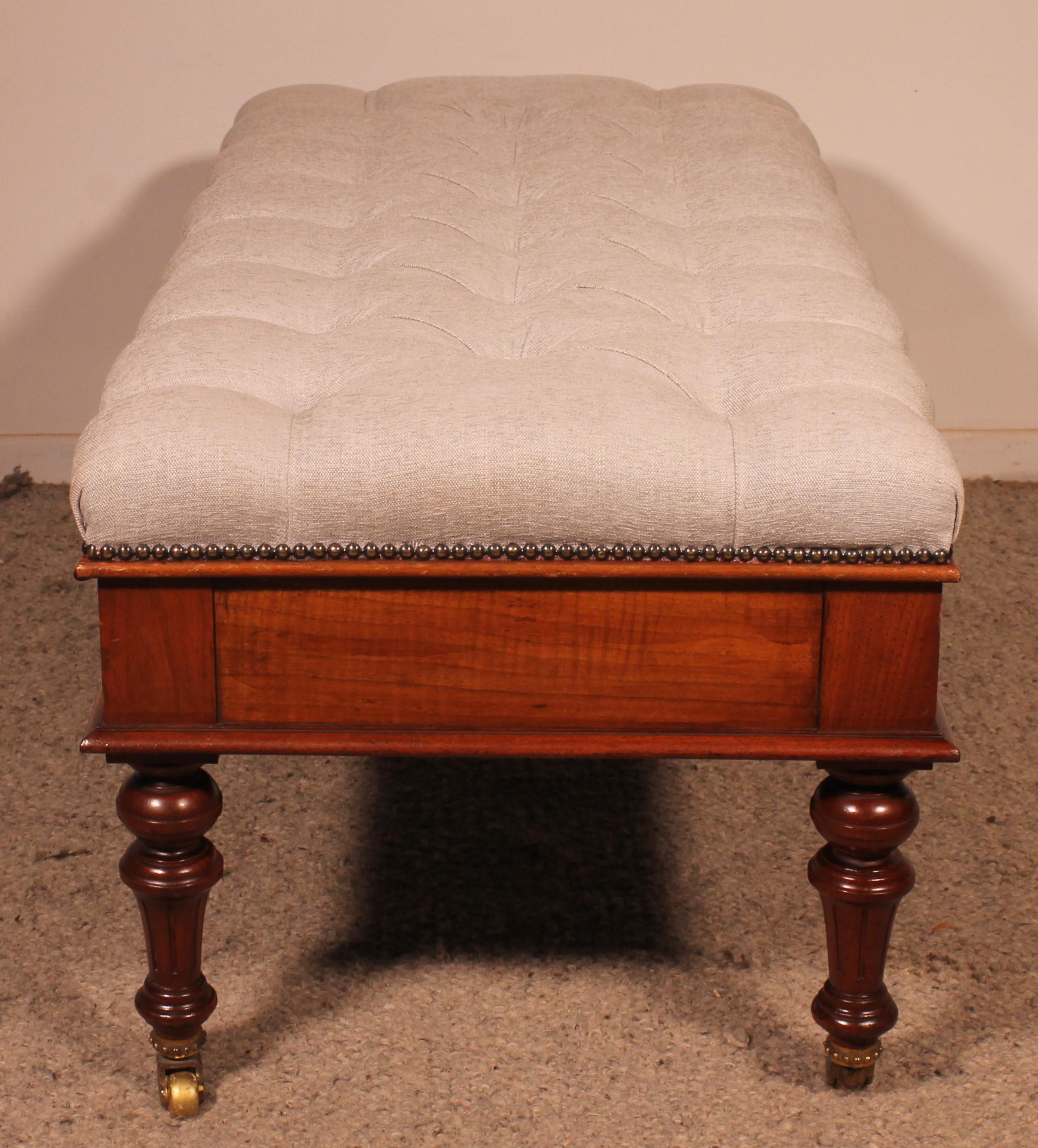 19th Century Walnut Bench Covered With A Chesterfield Style Seating For Sale 4