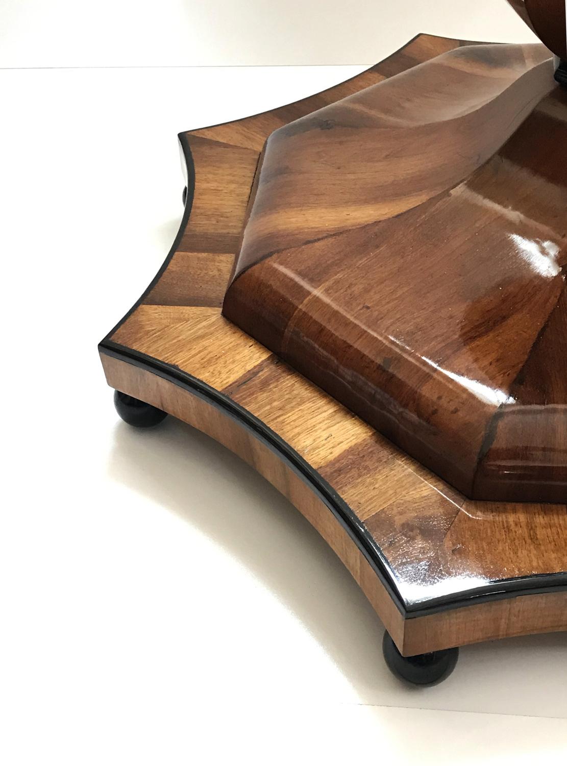 19th Century Walnut Biedermeier Center Table. Austria, c. 1825. For Sale 1
