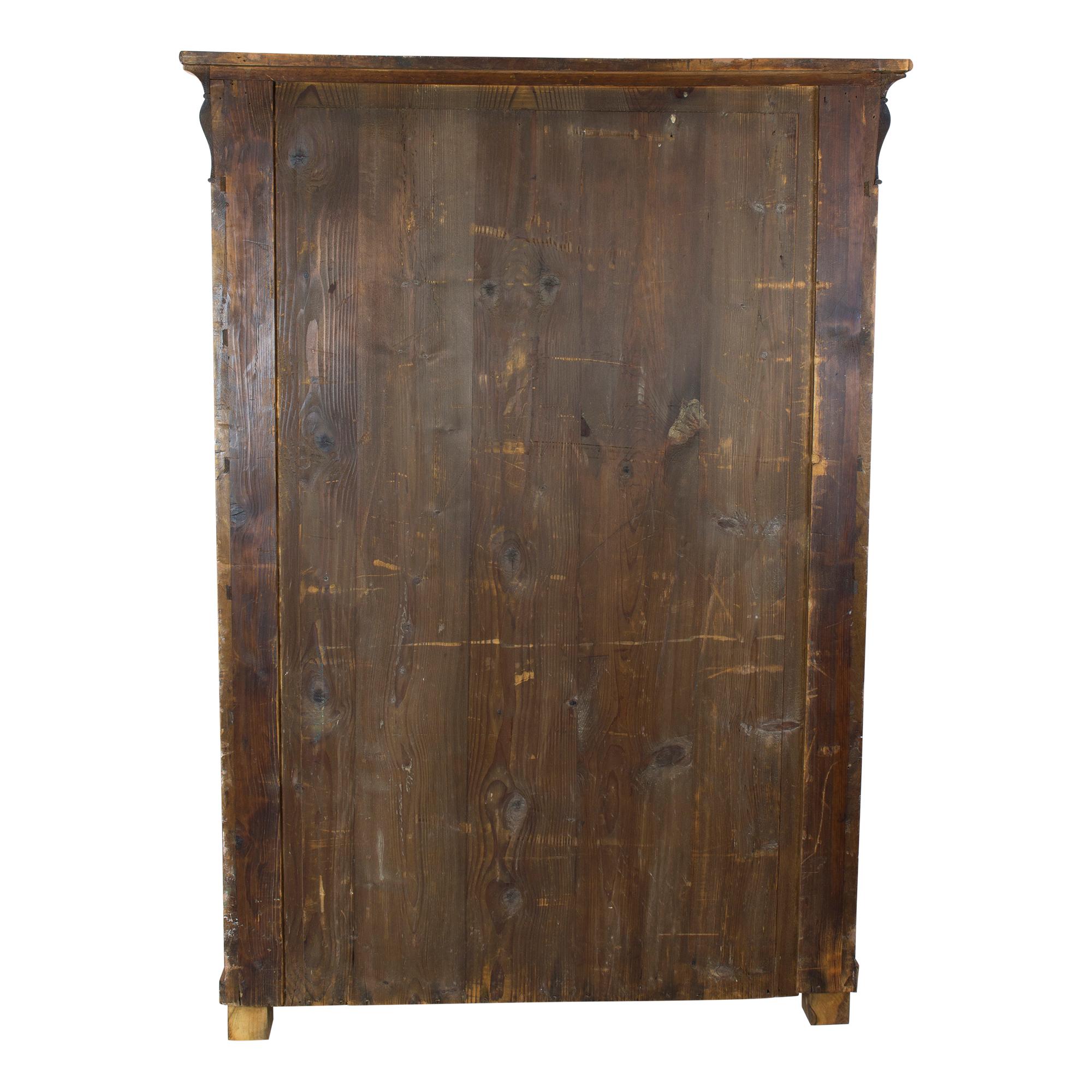 Peccio Chiffoniere / Cassettiera alta in noce Biedermeier del XIX secolo in vendita