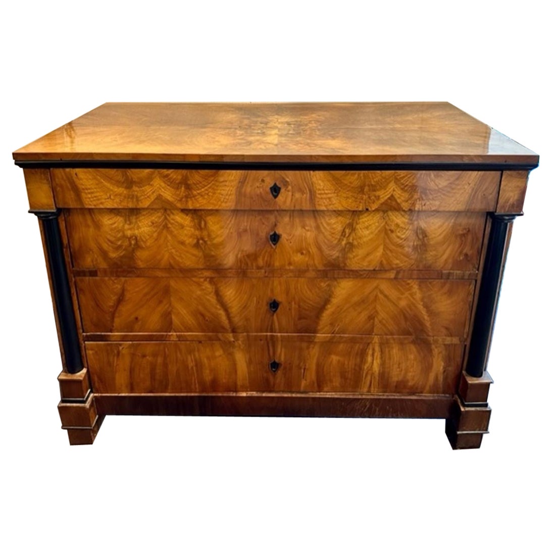 Commode Biedermeier du 19ème siècle