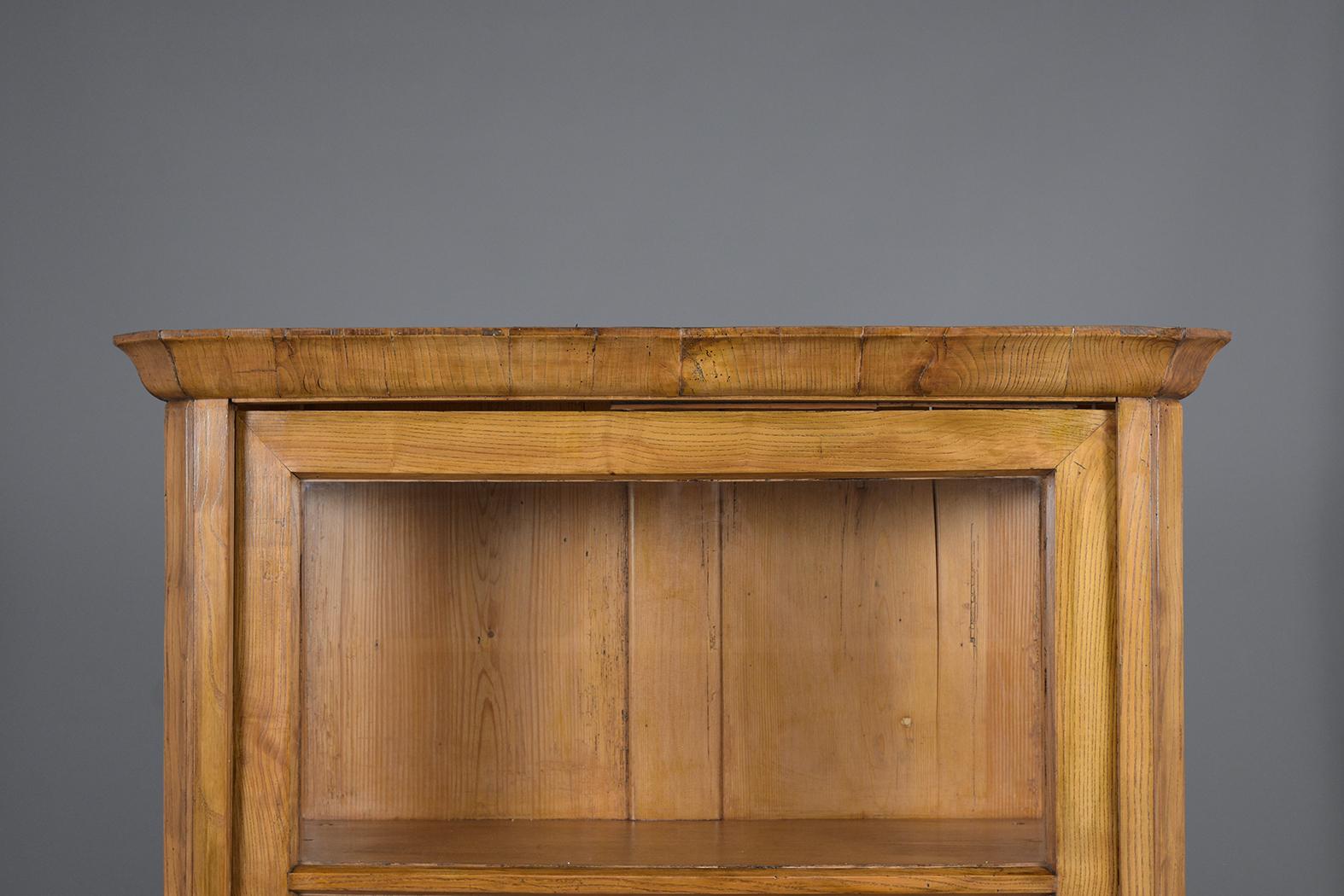 British Colonial 19th-Century Walnut Bookcase with Glass Inserts - Antique Elegance