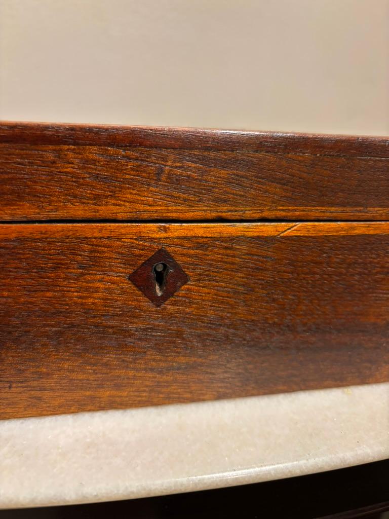 Caja de nogal del siglo XIX con incrustaciones de hueso y nácar en venta 8