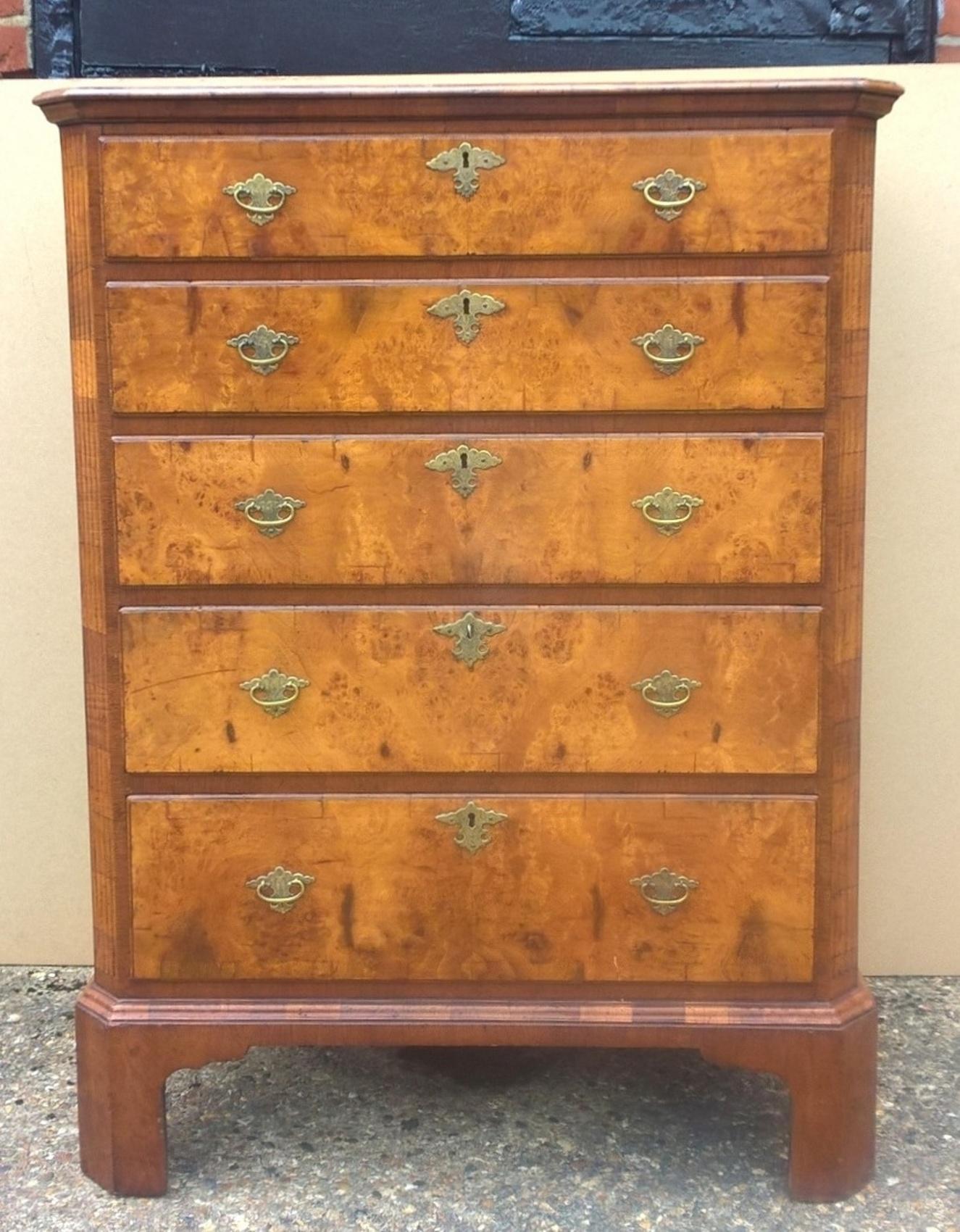 A 19th Century Walnut Chest of Five Graduated Drawers For Sale 2