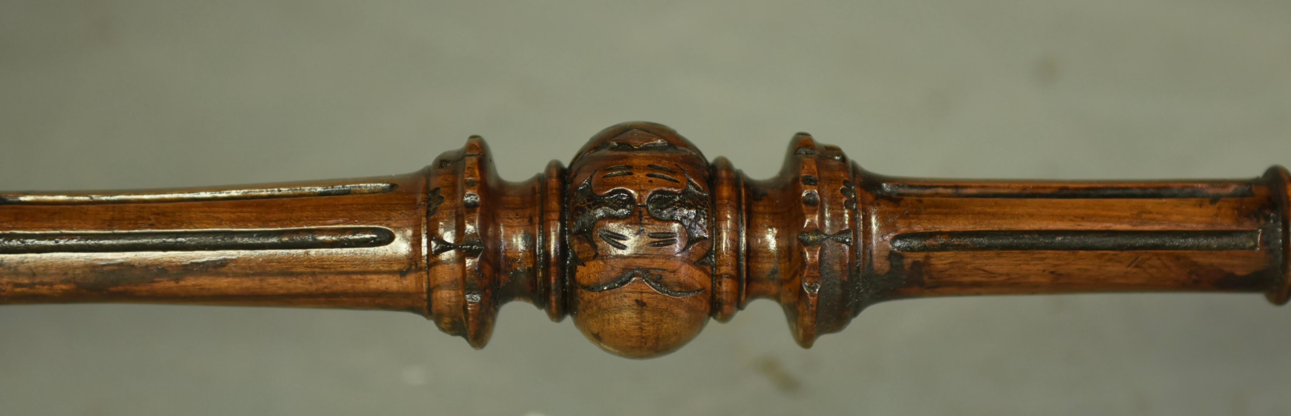 Walnut 19th century walnut coffee table For Sale