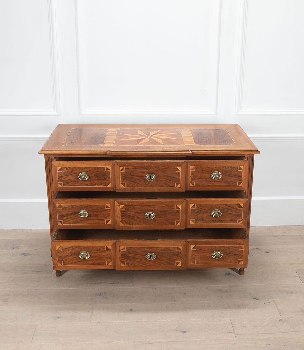 19th Century Walnut Commode from Alsace In Good Condition For Sale In Gloucestershire, GB