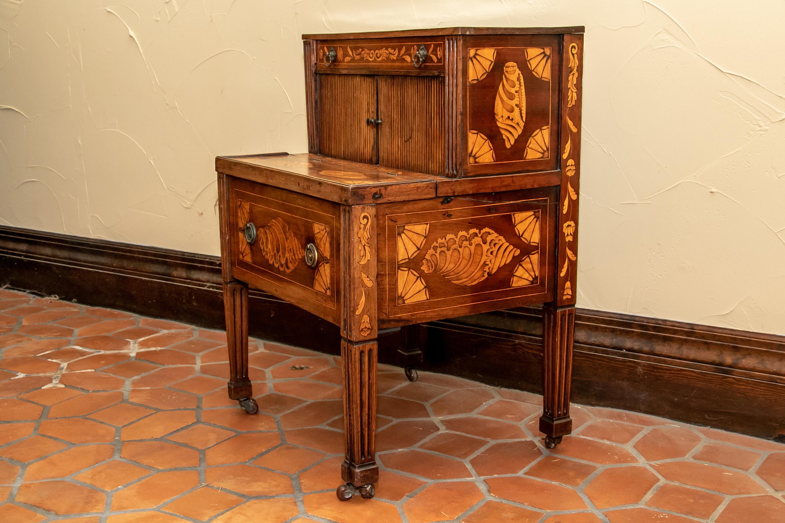 Edwardian 19th Century Walnut Commode with Contrasting Inlaid Veneer For Sale