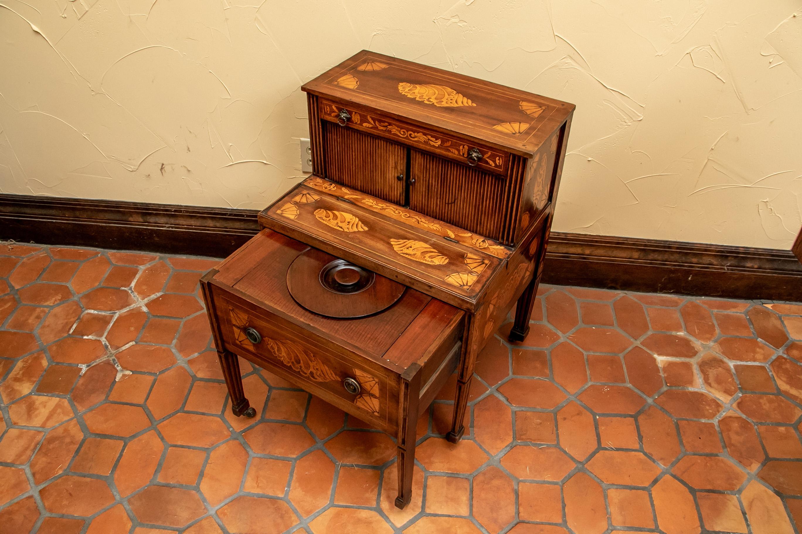 19th Century Walnut Commode with Contrasting Inlaid Veneer In Good Condition For Sale In Bridgeport, CT