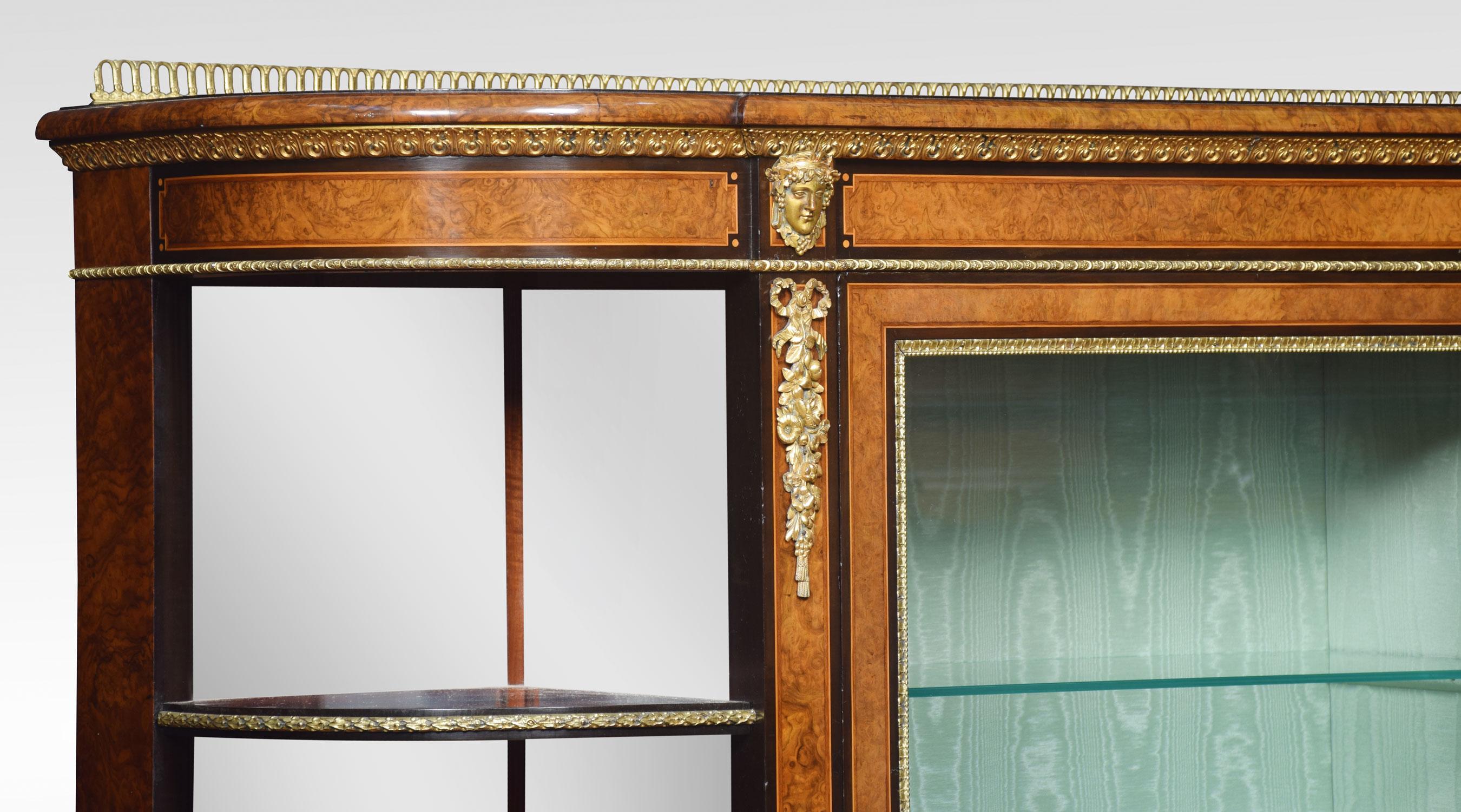 Credenza in noce del XIX secolo in vendita 1