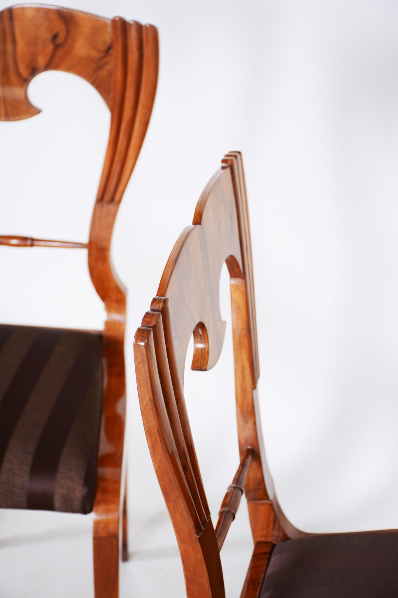 Tissu Chaises Biedermeier tchèques en noyer du XIXe siècle, ensemble de 4 pièces, 1840-1849 en vente