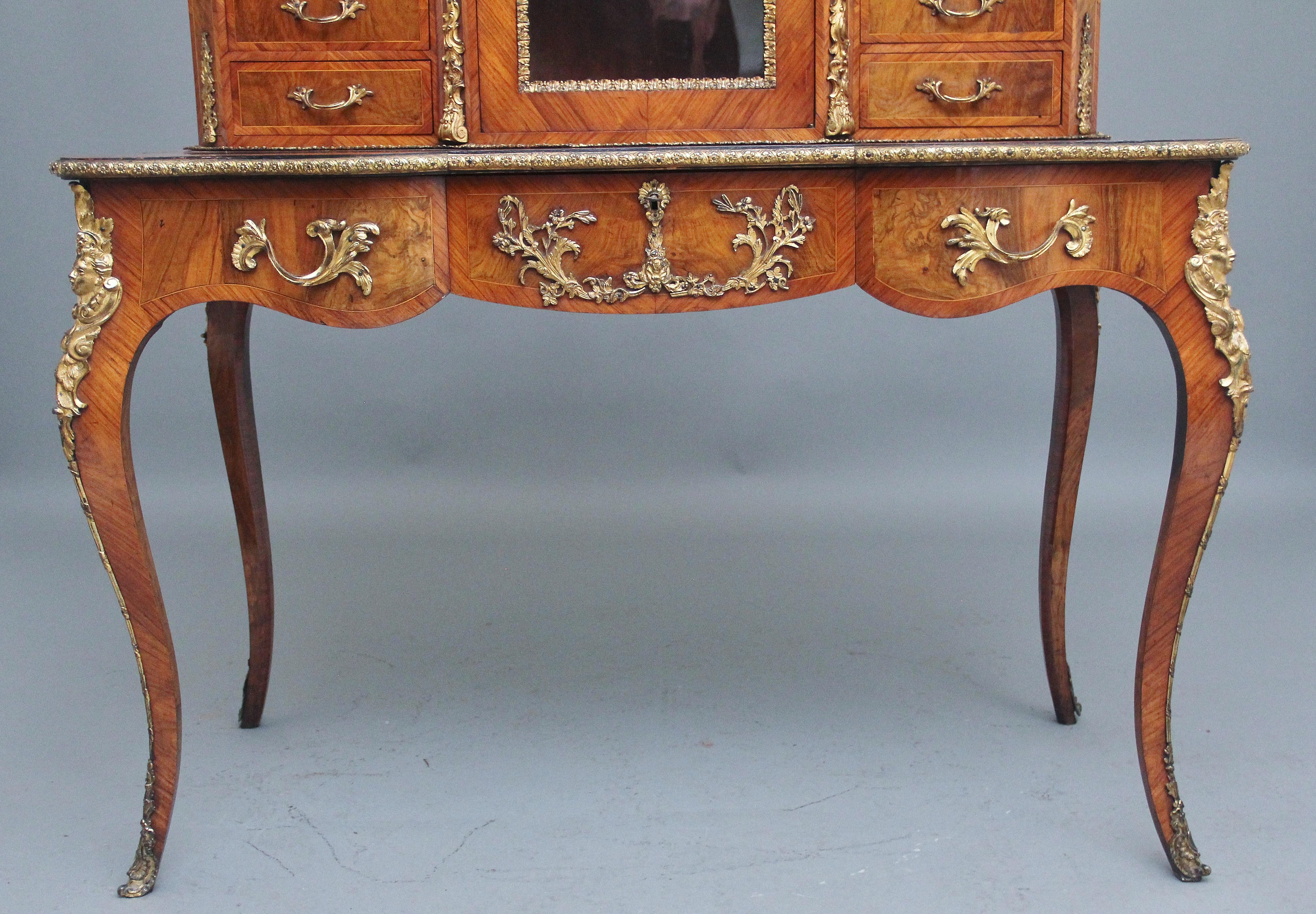 19th Century walnut desk by Gillows For Sale 6