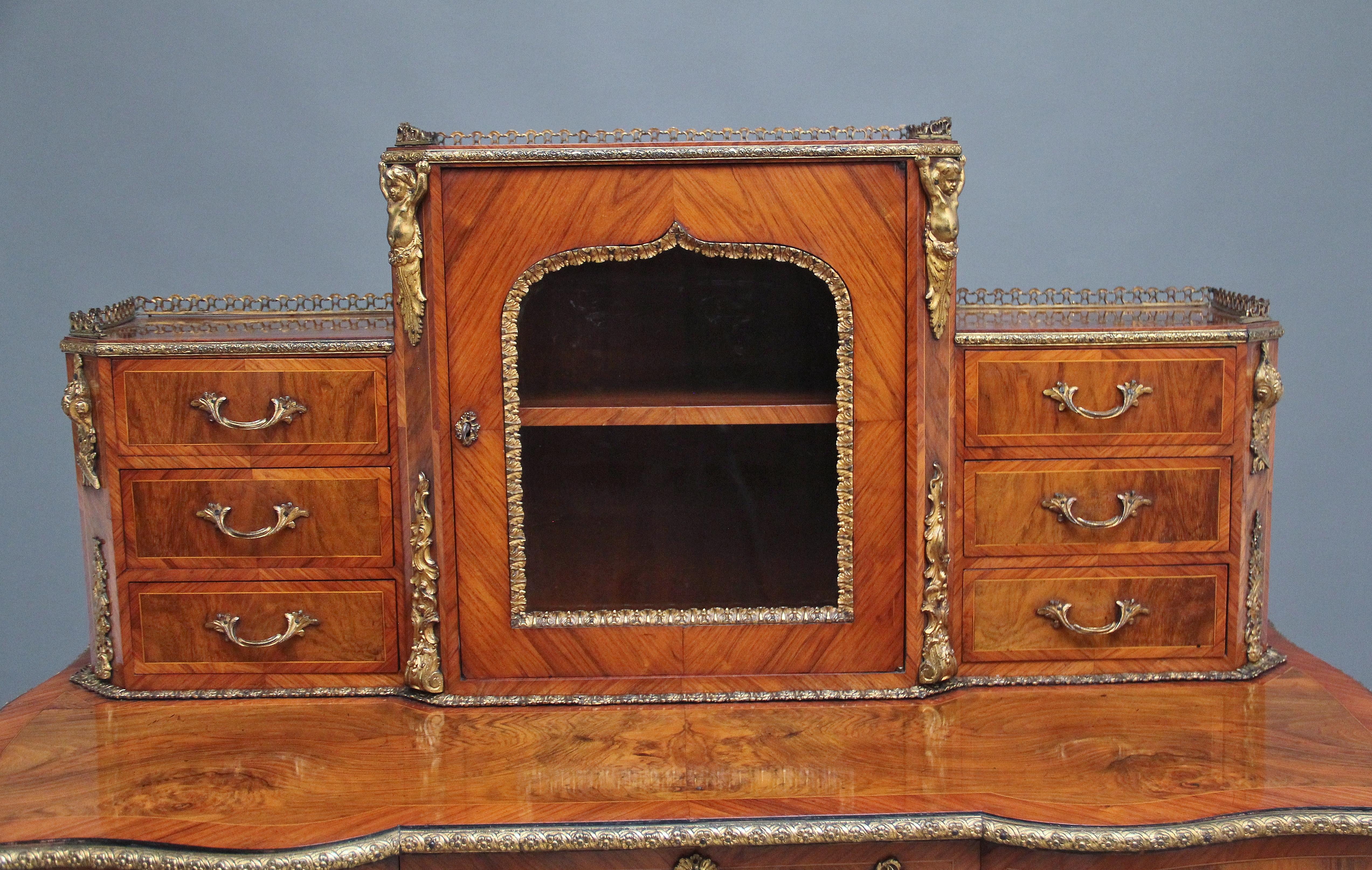 19th Century walnut desk by Gillows For Sale 8