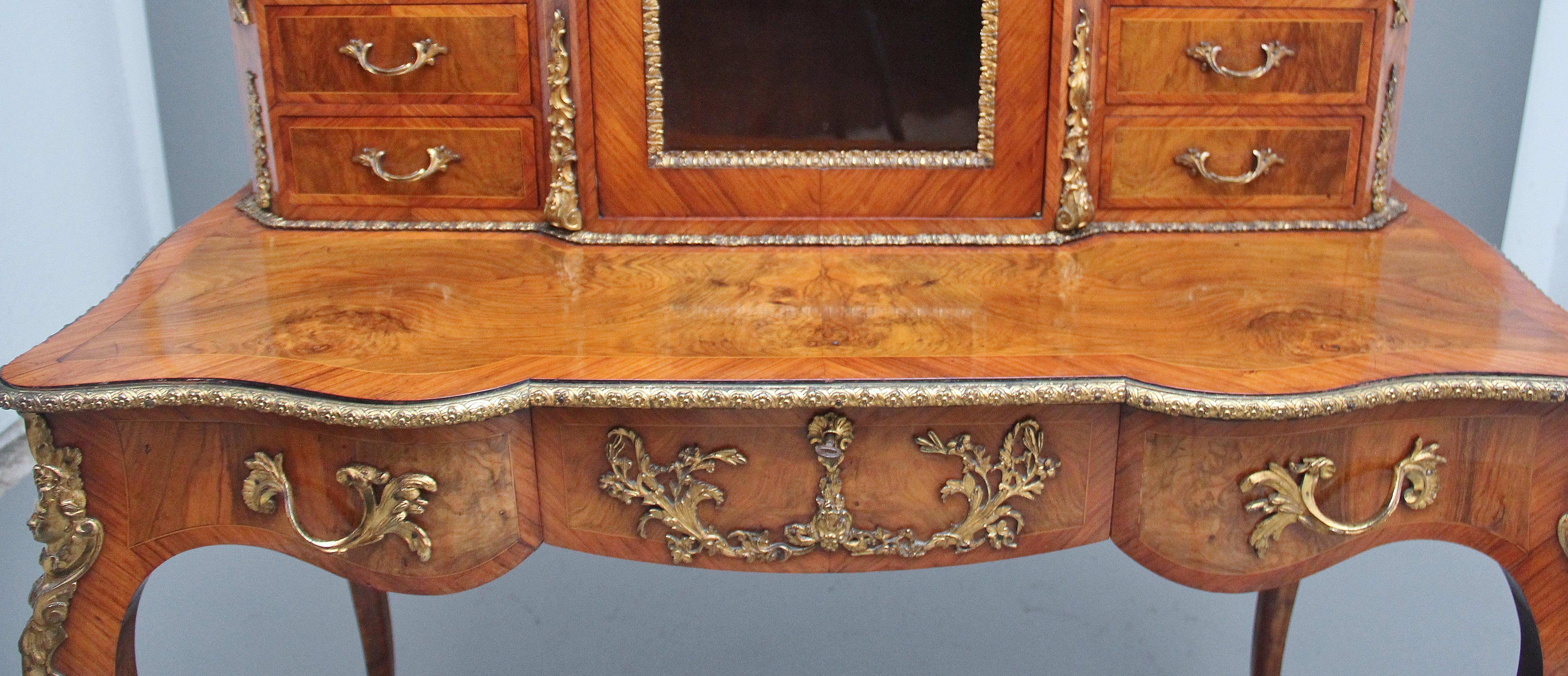 19th Century walnut desk by Gillows For Sale 9
