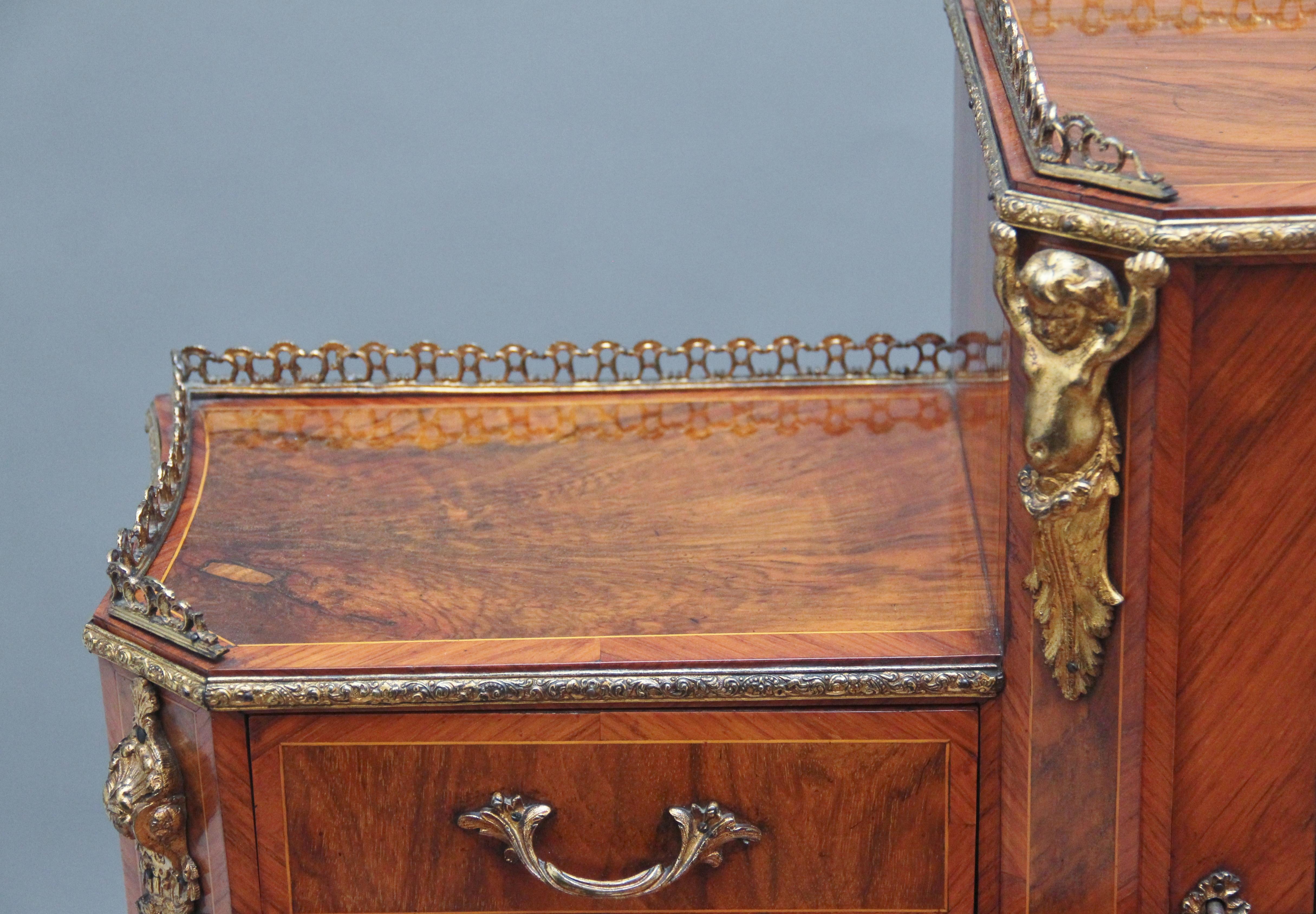 19th Century walnut desk by Gillows For Sale 12
