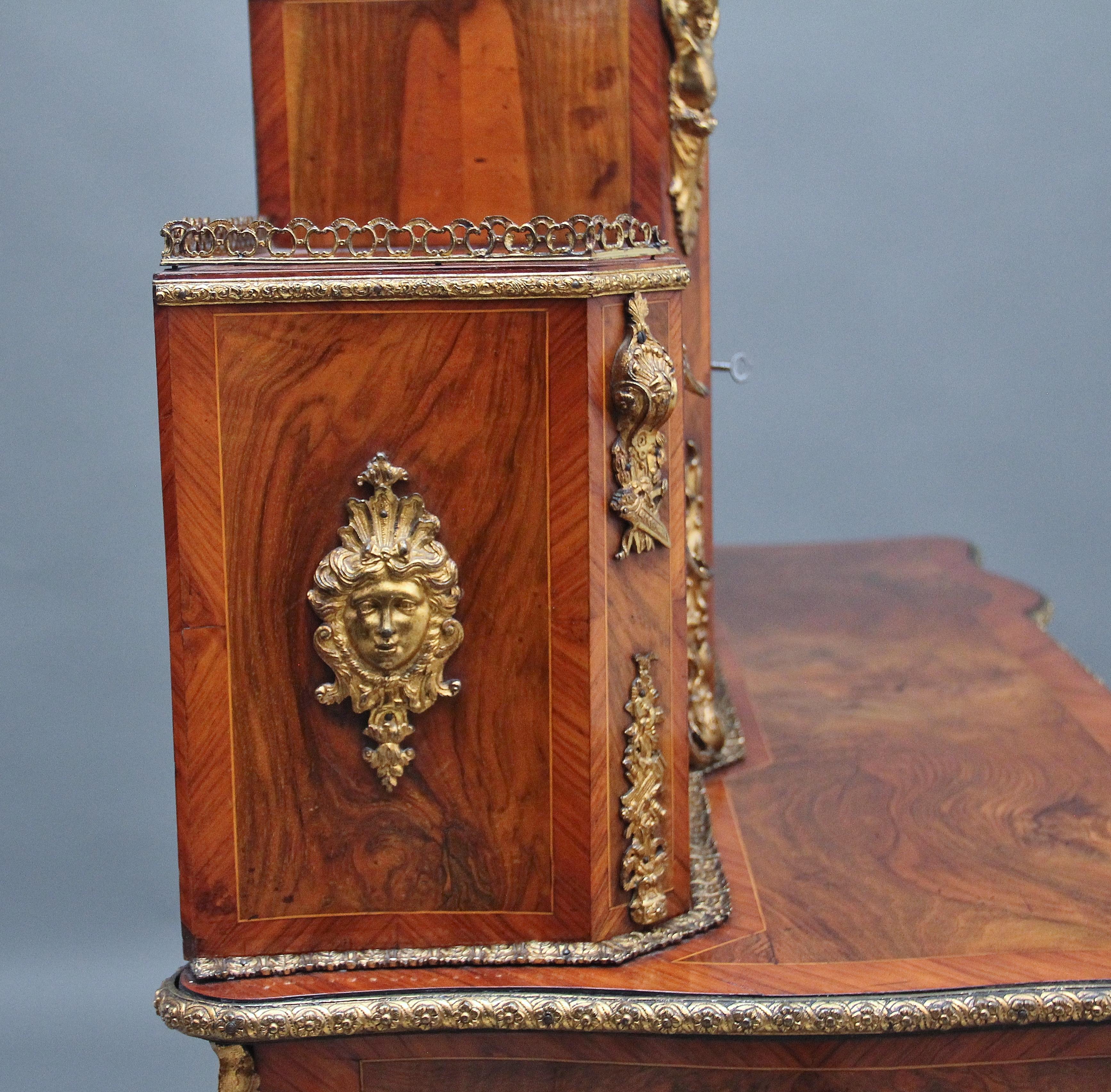 19th Century walnut desk by Gillows For Sale 2