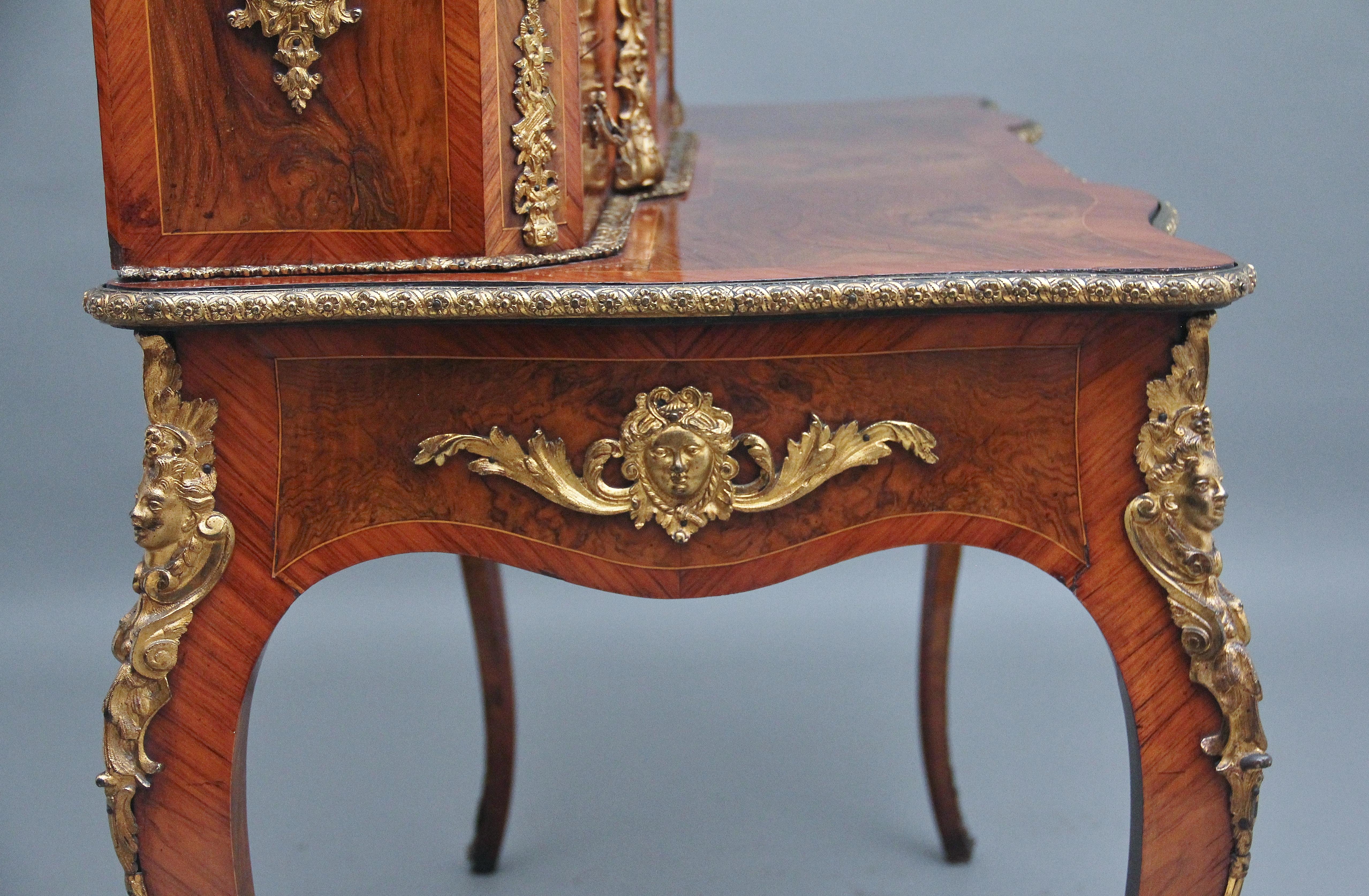 19th Century walnut desk by Gillows For Sale 3