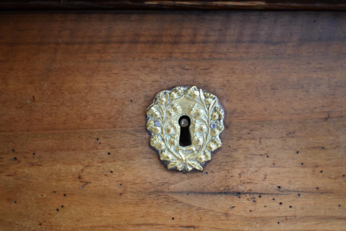 Arcón Imperio de Nogal del Siglo XIX en Bastante bueno Estado en New Orleans, LA