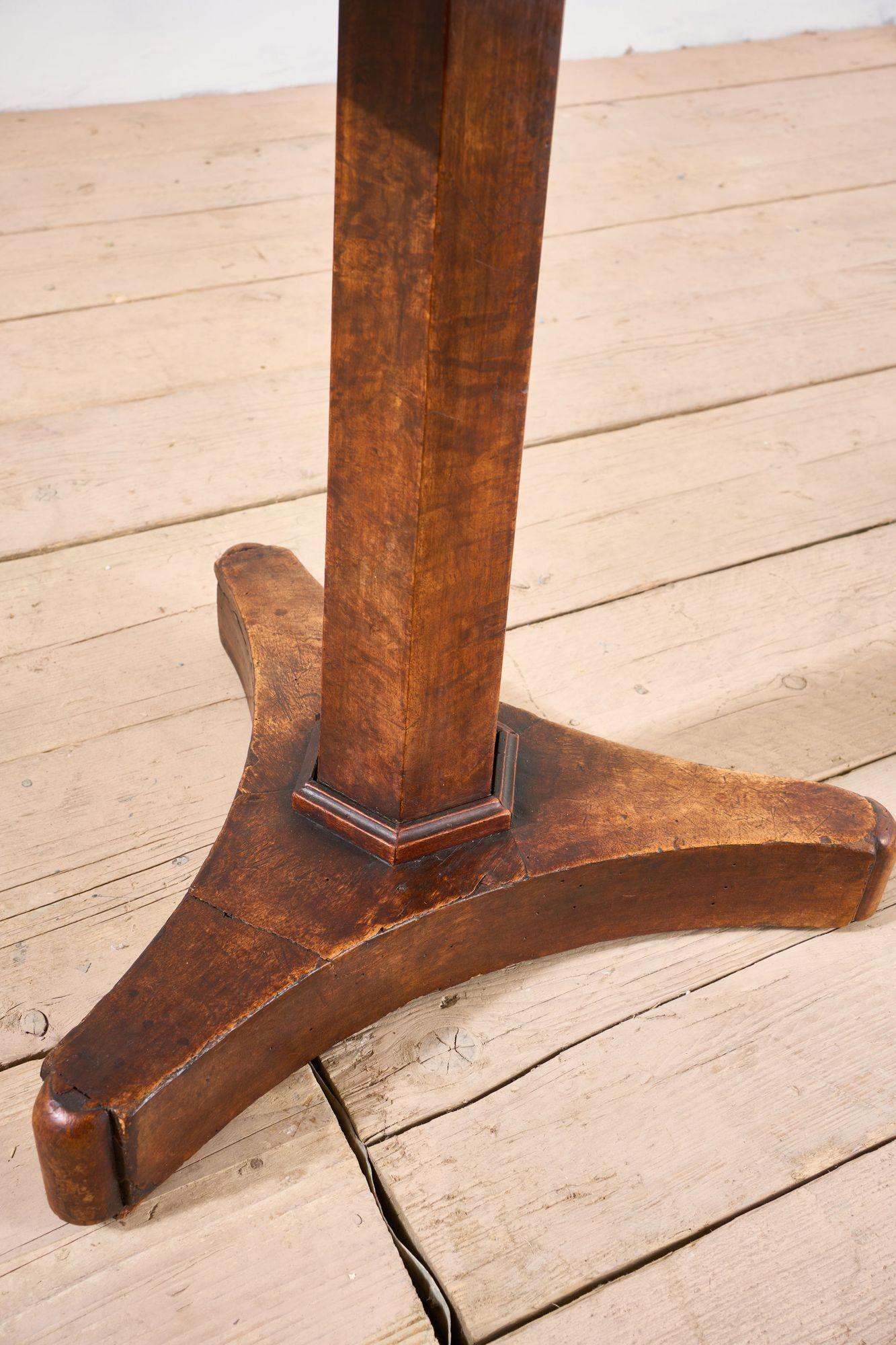 Table Empire Gueridon en noyer du 19e siècle Bon état - En vente à Malton, GB