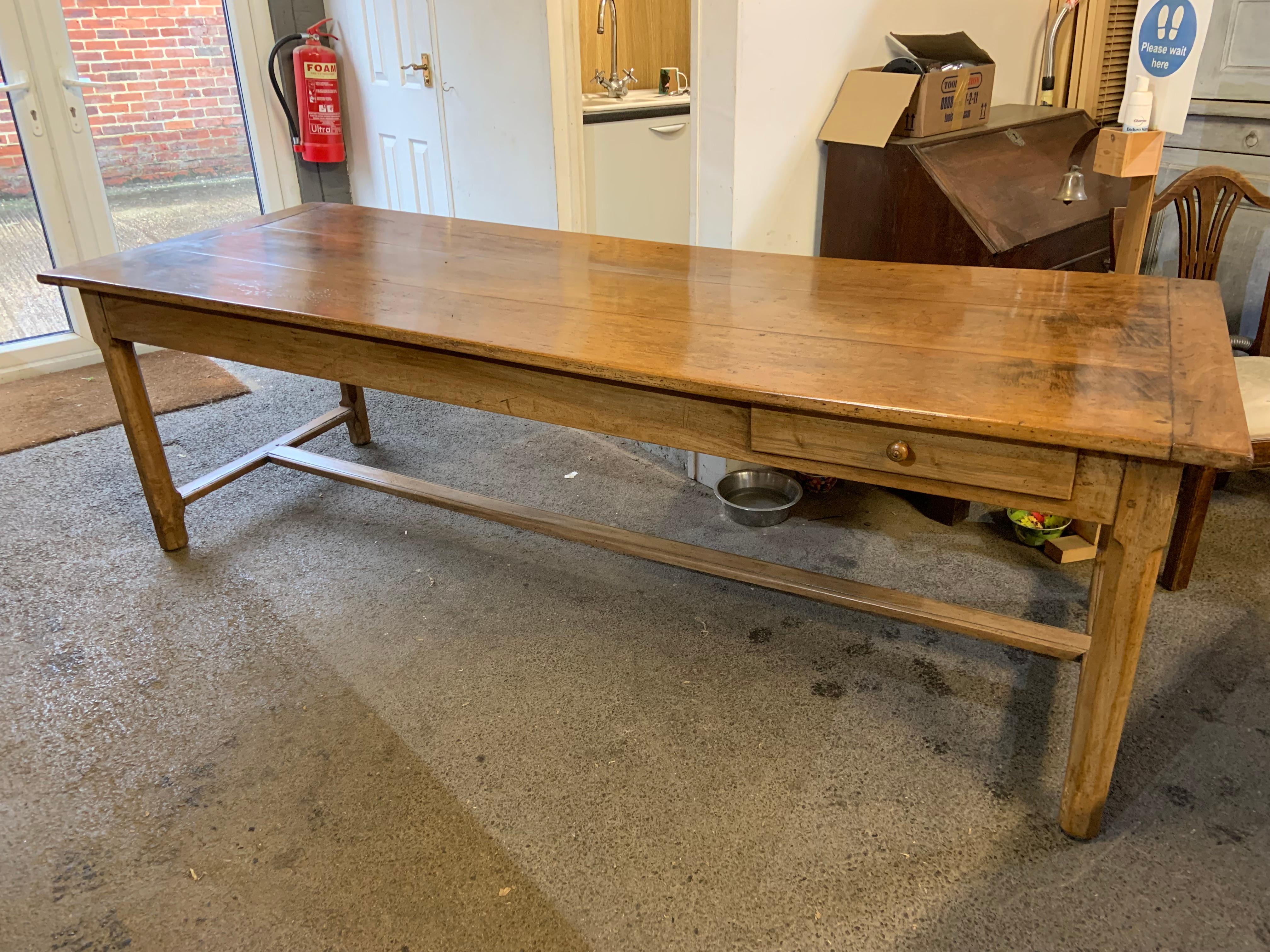 19th Century Walnut Farmhouse Table with Two Drawers In Good Condition In Billingshurst, GB